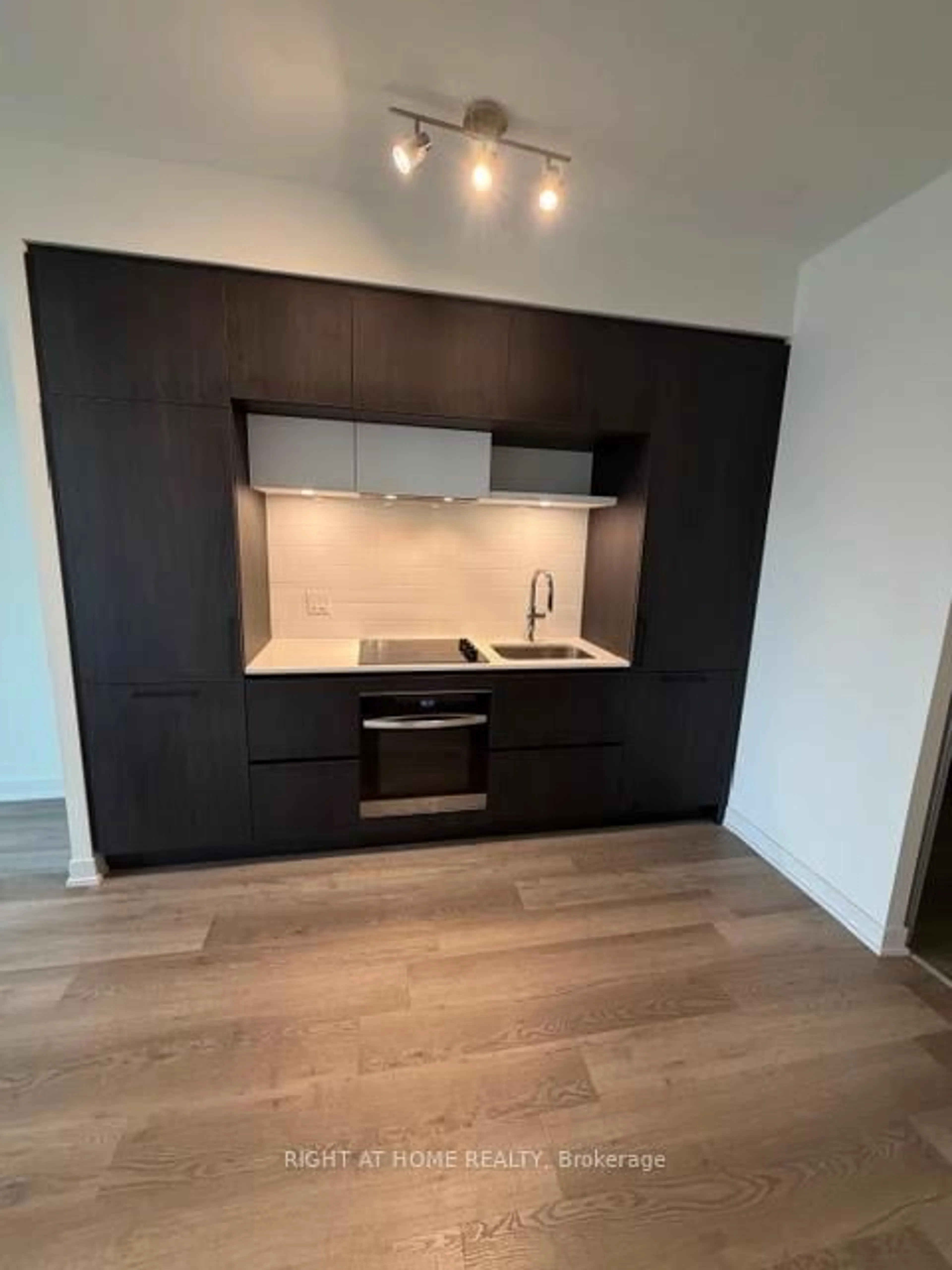 Unknown for 6 DAVID EYER Rd #307, Richmond Hill Ontario L4S 0N5