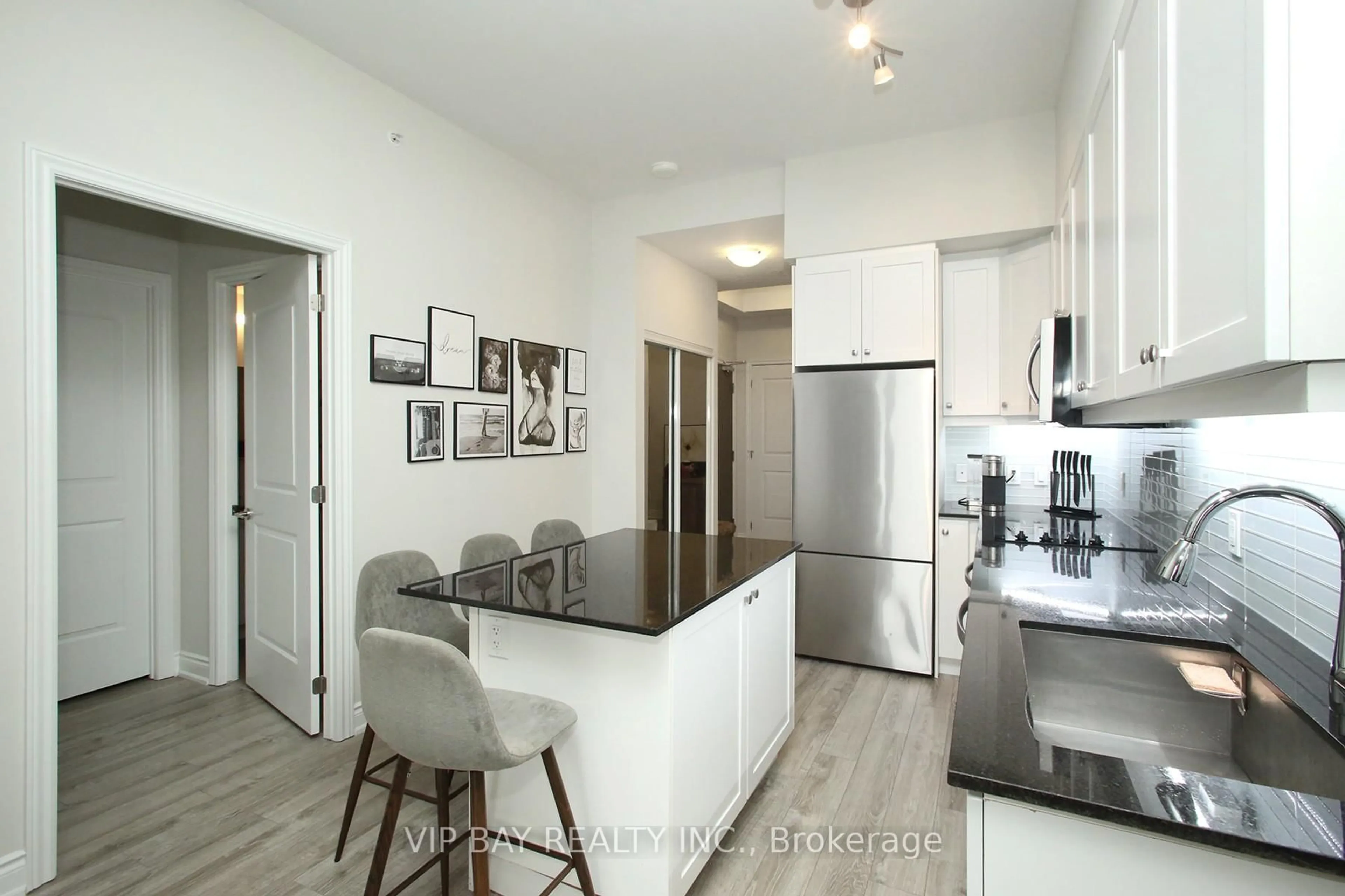 Open concept kitchen, unknown for 9618 Yonge St #511, Richmond Hill Ontario L4C 0X5