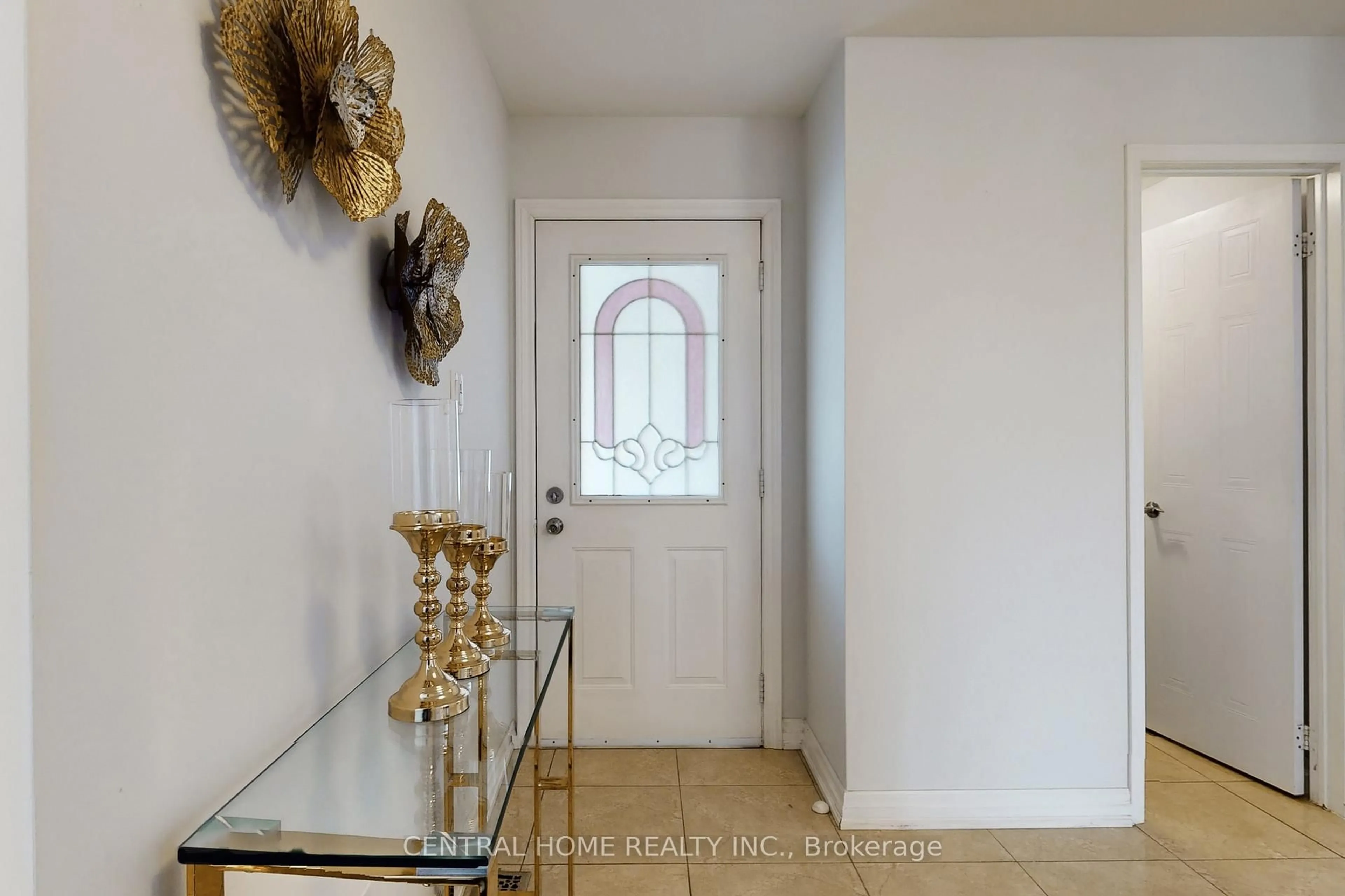 Indoor entryway for 30 Moffat Cres, Aurora Ontario L4G 4Z8