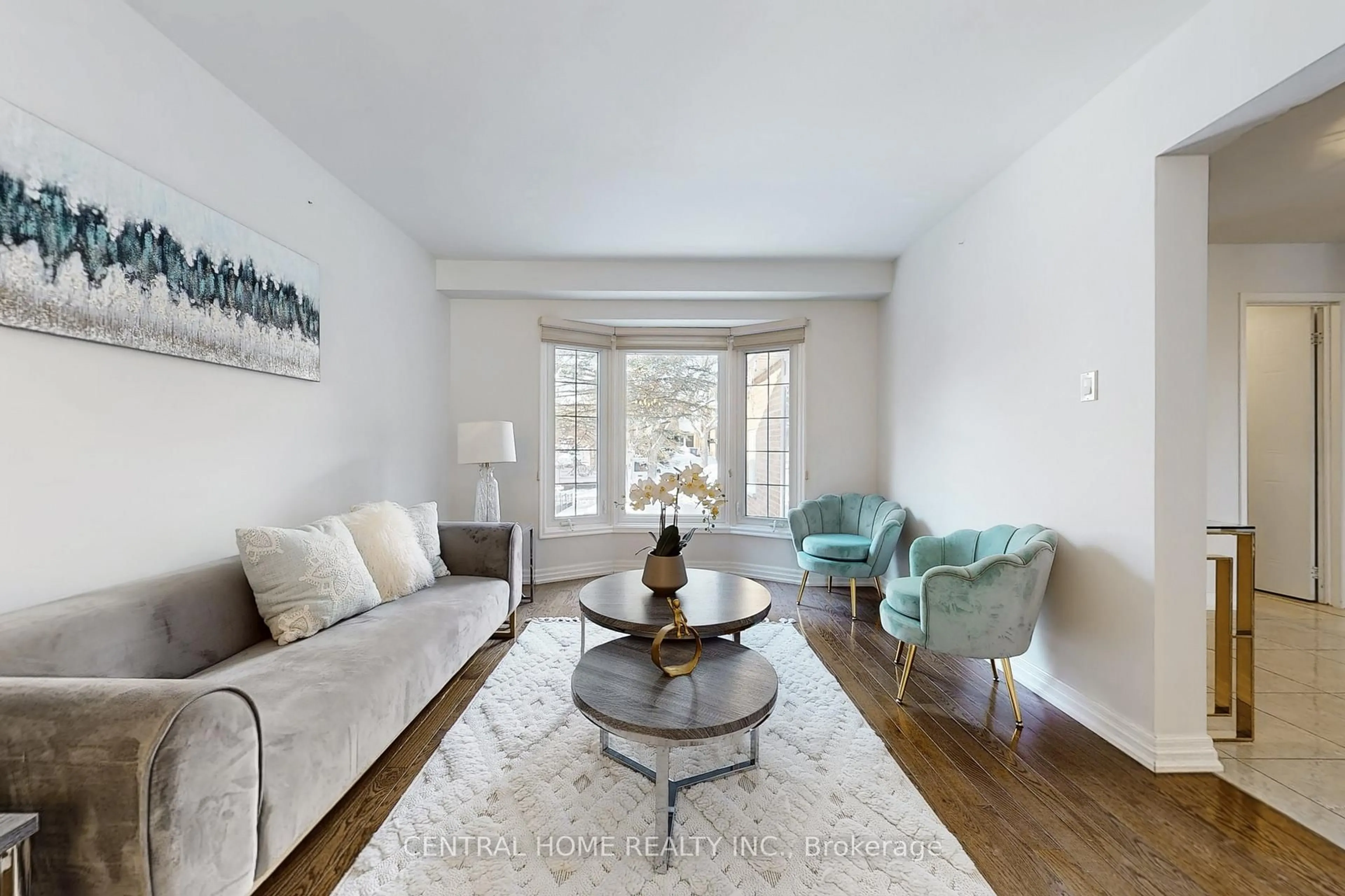 Living room with furniture, unknown for 30 Moffat Cres, Aurora Ontario L4G 4Z8