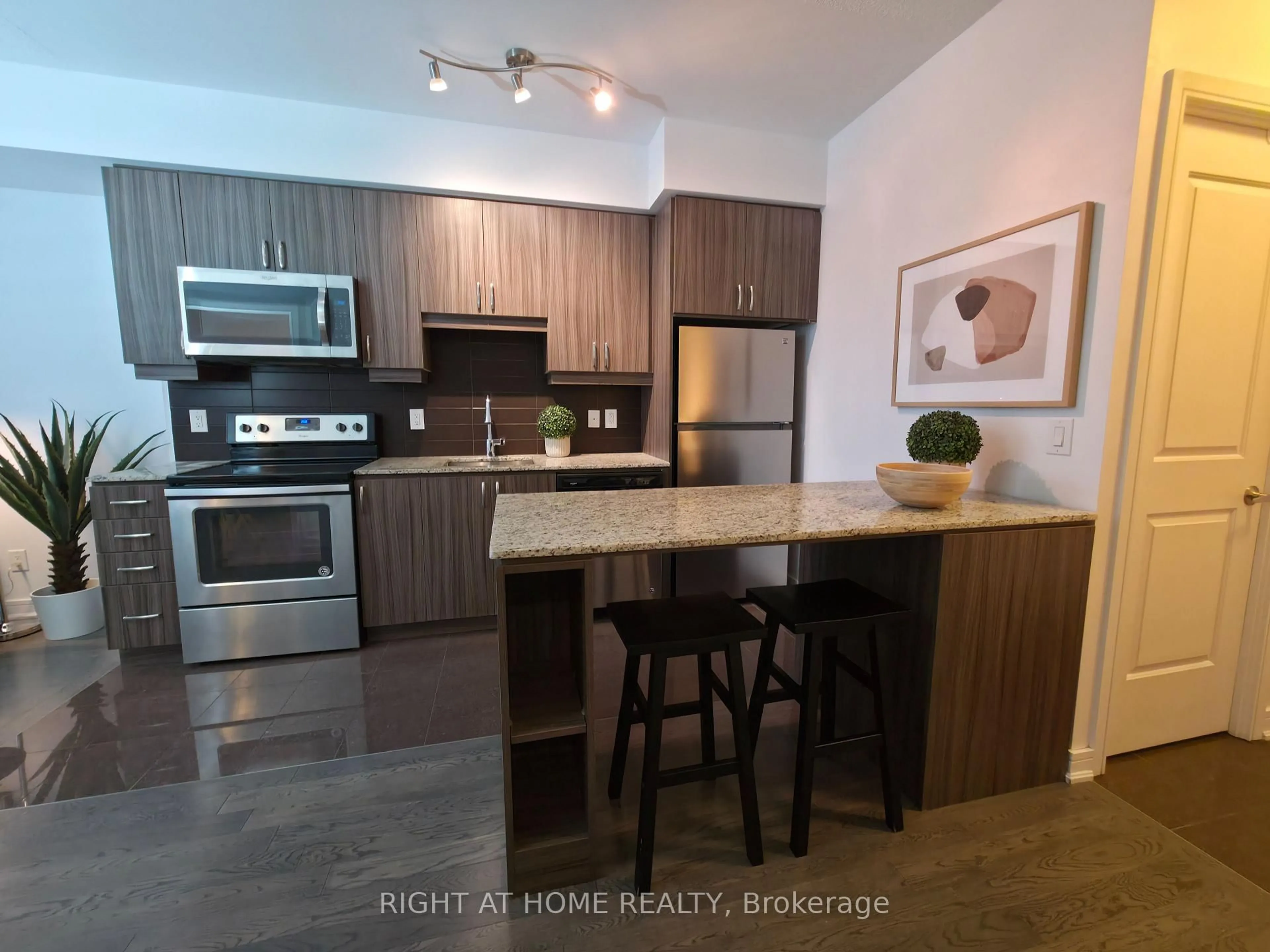 Open concept kitchen, unknown for 9205 Yonge St #NE616, Richmond Hill Ontario L4C 1V5