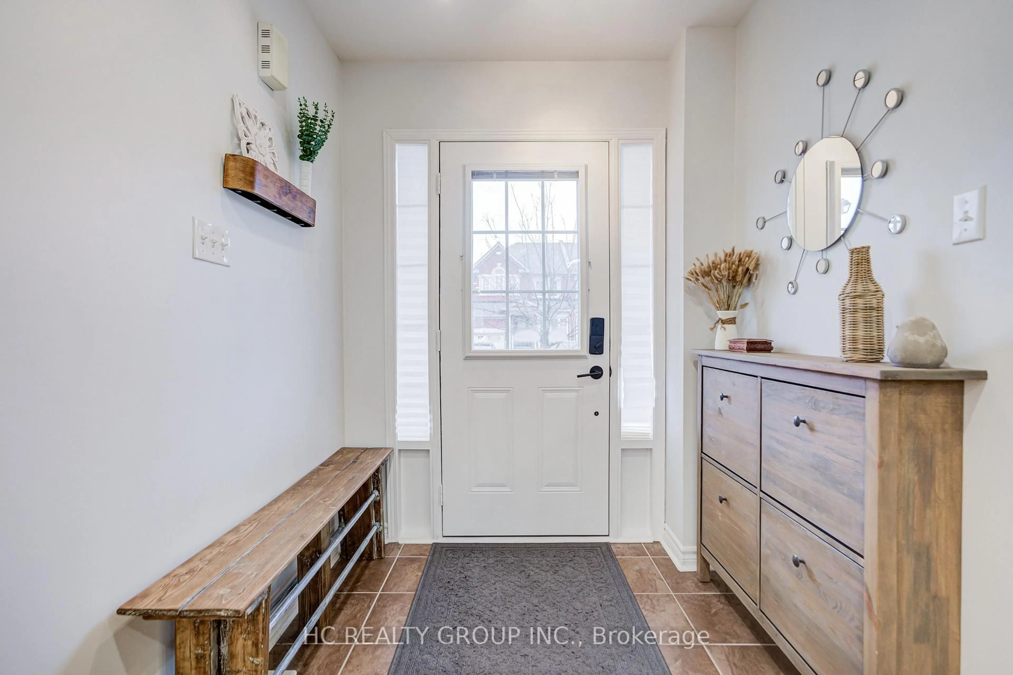 Indoor entryway for 18 QUATTRO Ave, Richmond Hill Ontario L4E 0S5