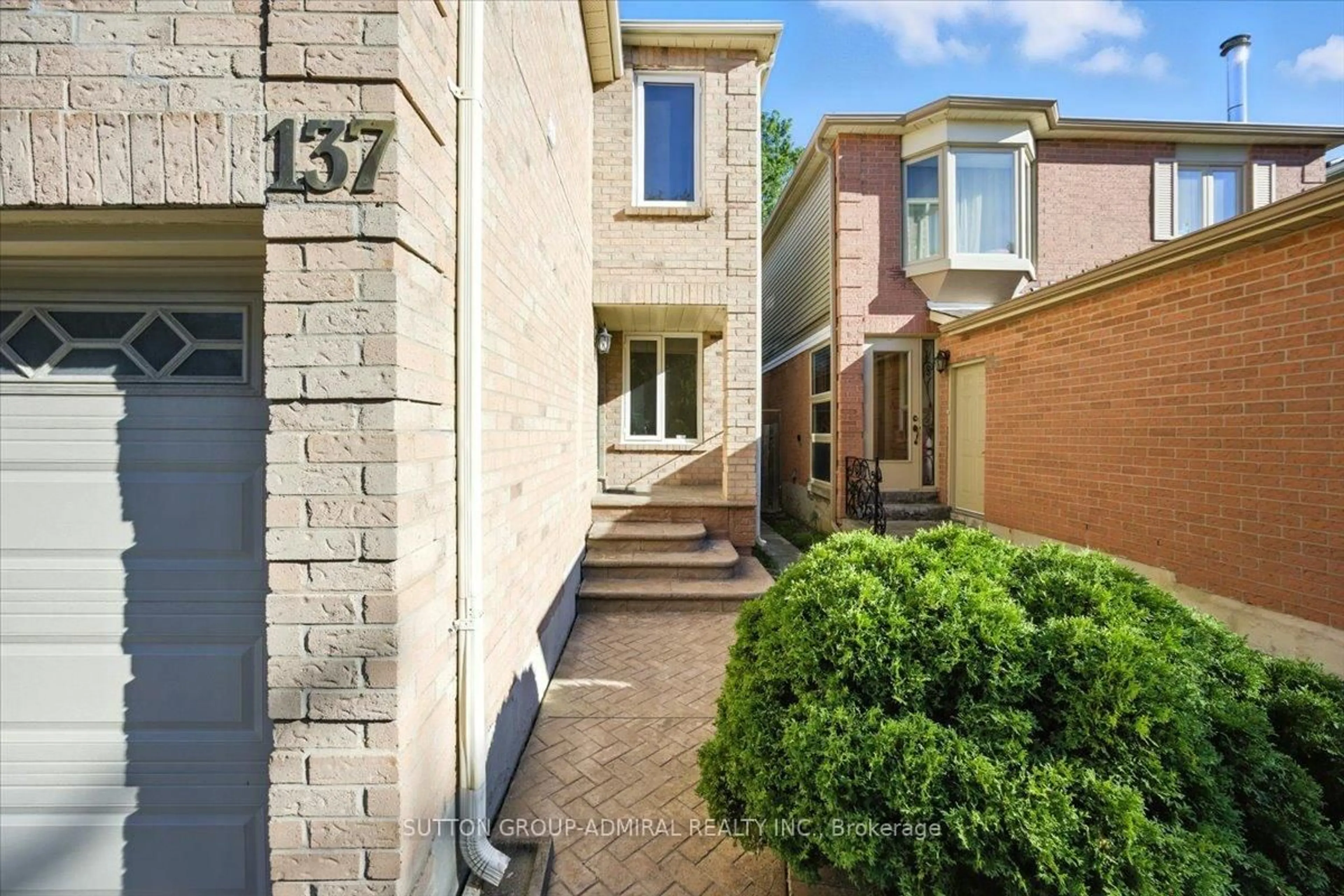 Home with brick exterior material, street for 137 Chelwood Dr, Vaughan Ontario L4J 7C6