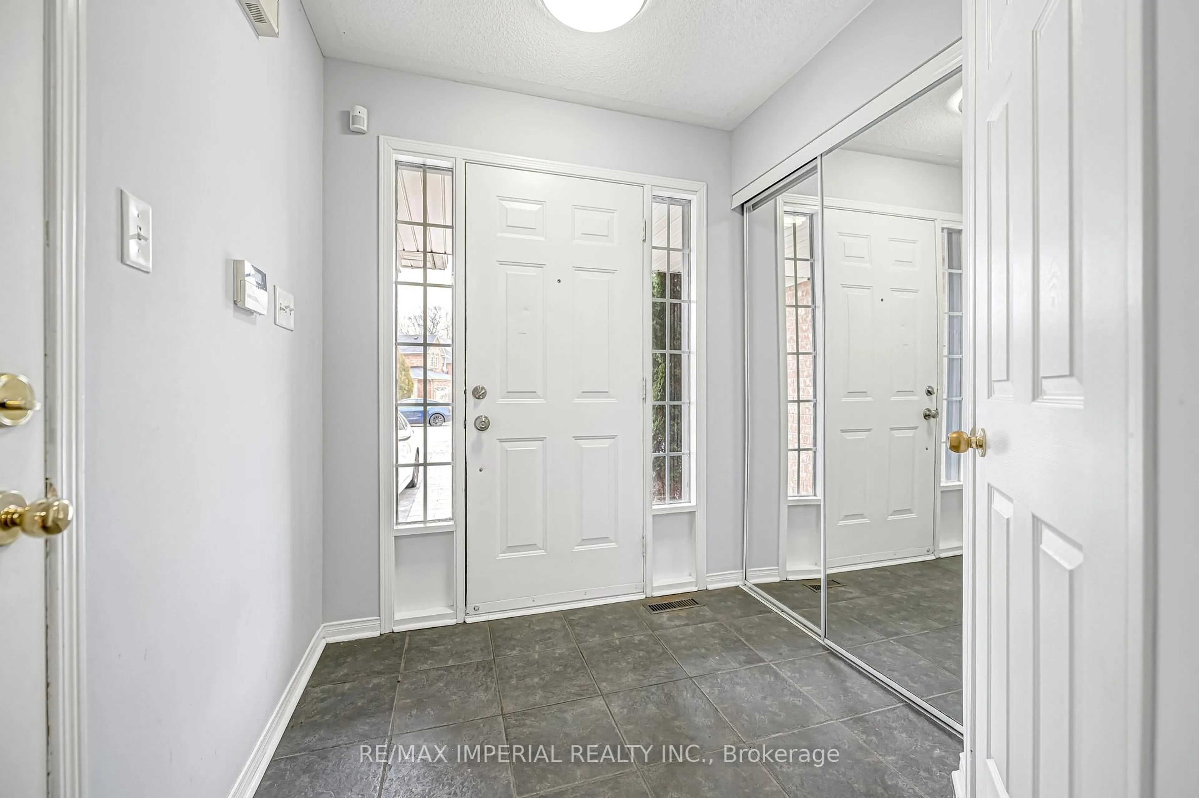 Indoor entryway for 95 Long Point Dr, Richmond Hill Ontario L4E 3Z7