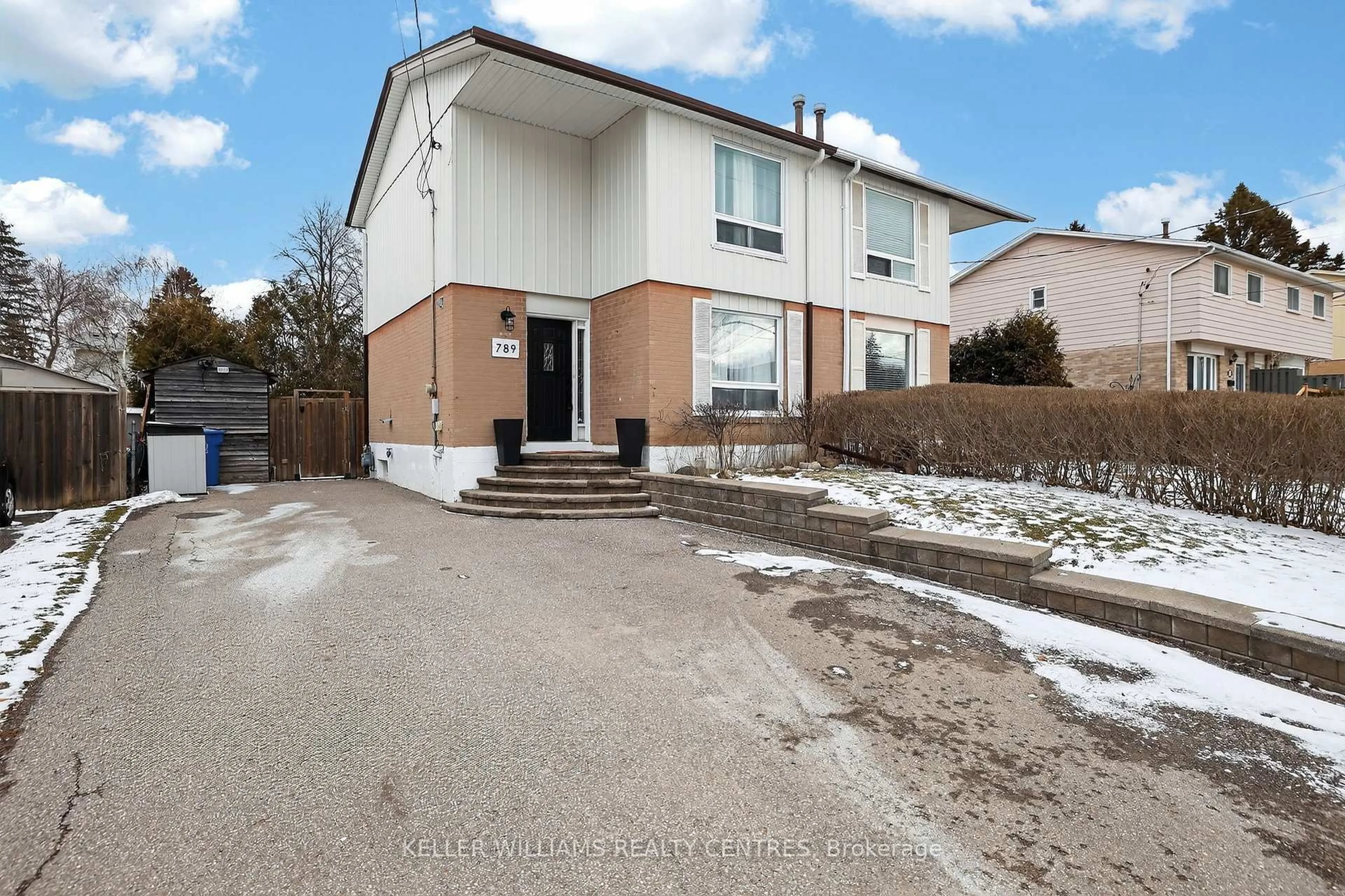 Unknown for 789 Elgin St, Newmarket Ontario L3Y 3B9