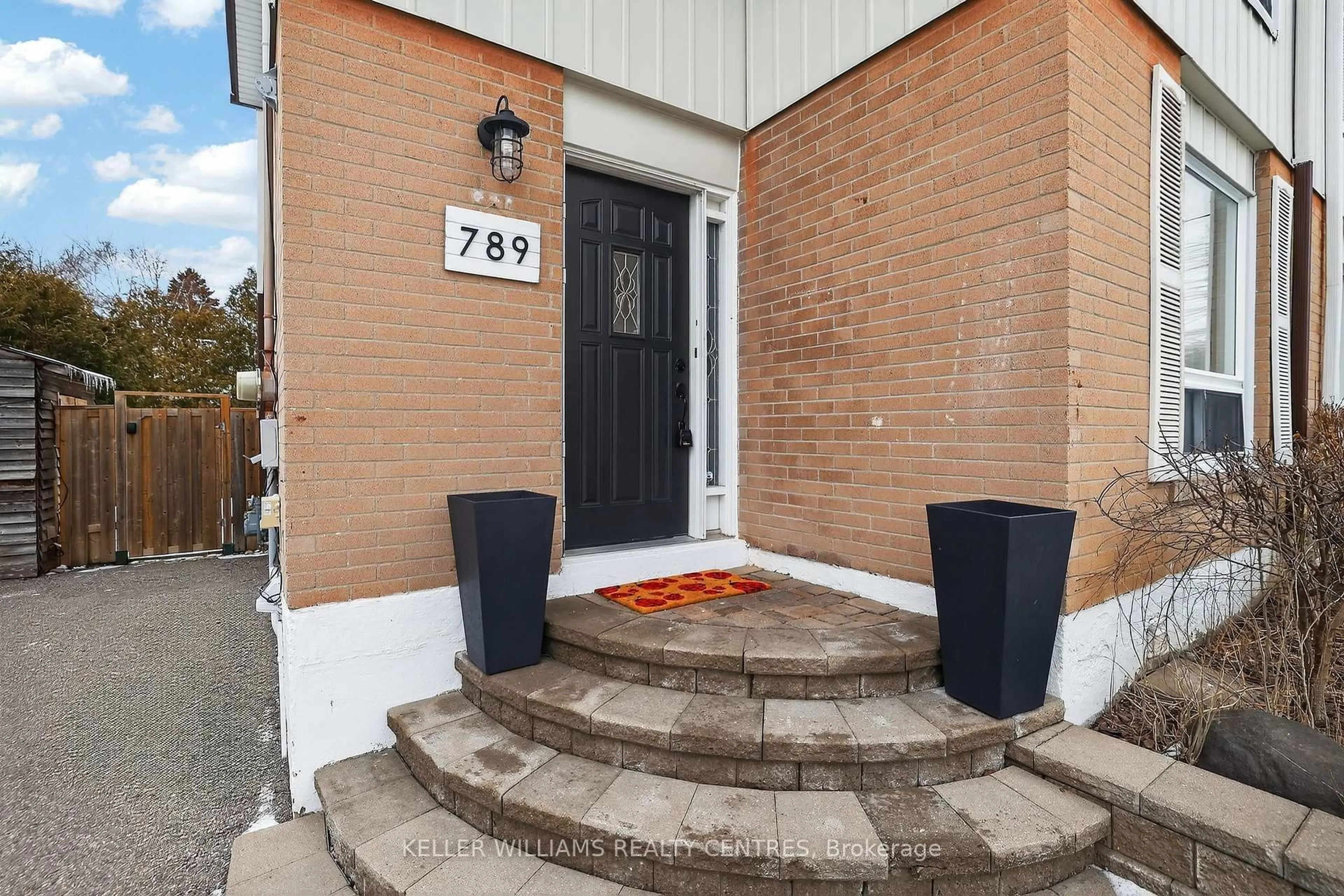 Unknown for 789 Elgin St, Newmarket Ontario L3Y 3B9