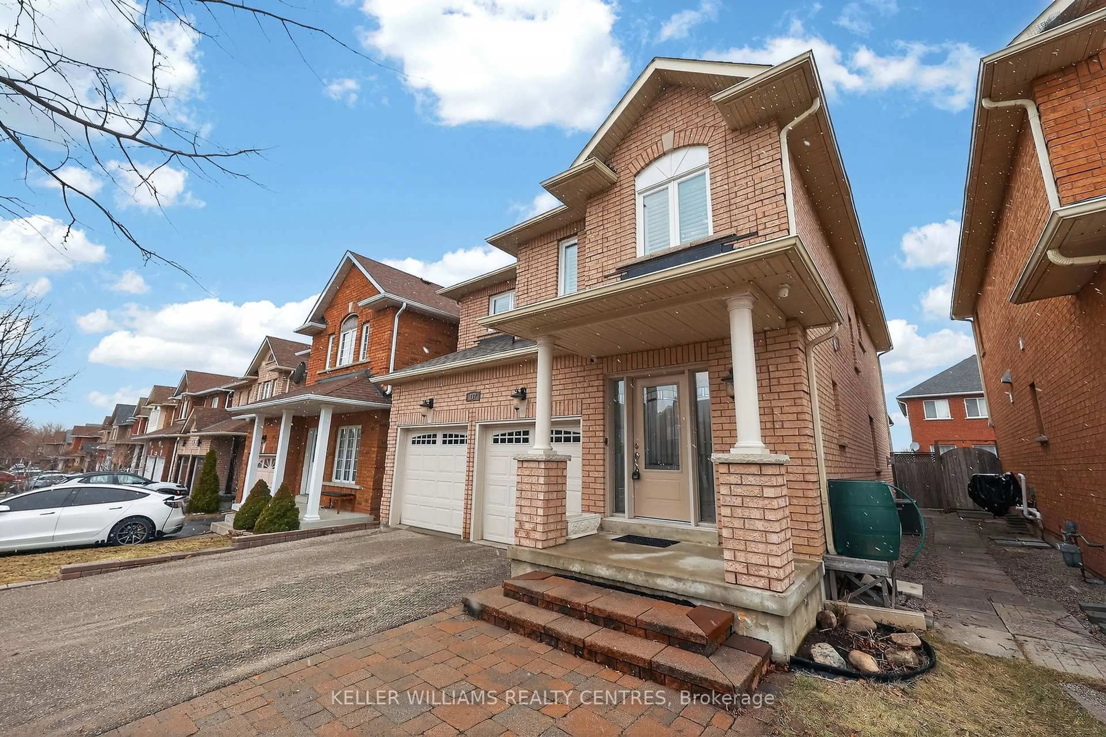 Home with brick exterior material, street for 137 Woodbury Cres, Newmarket Ontario L3X 2S5