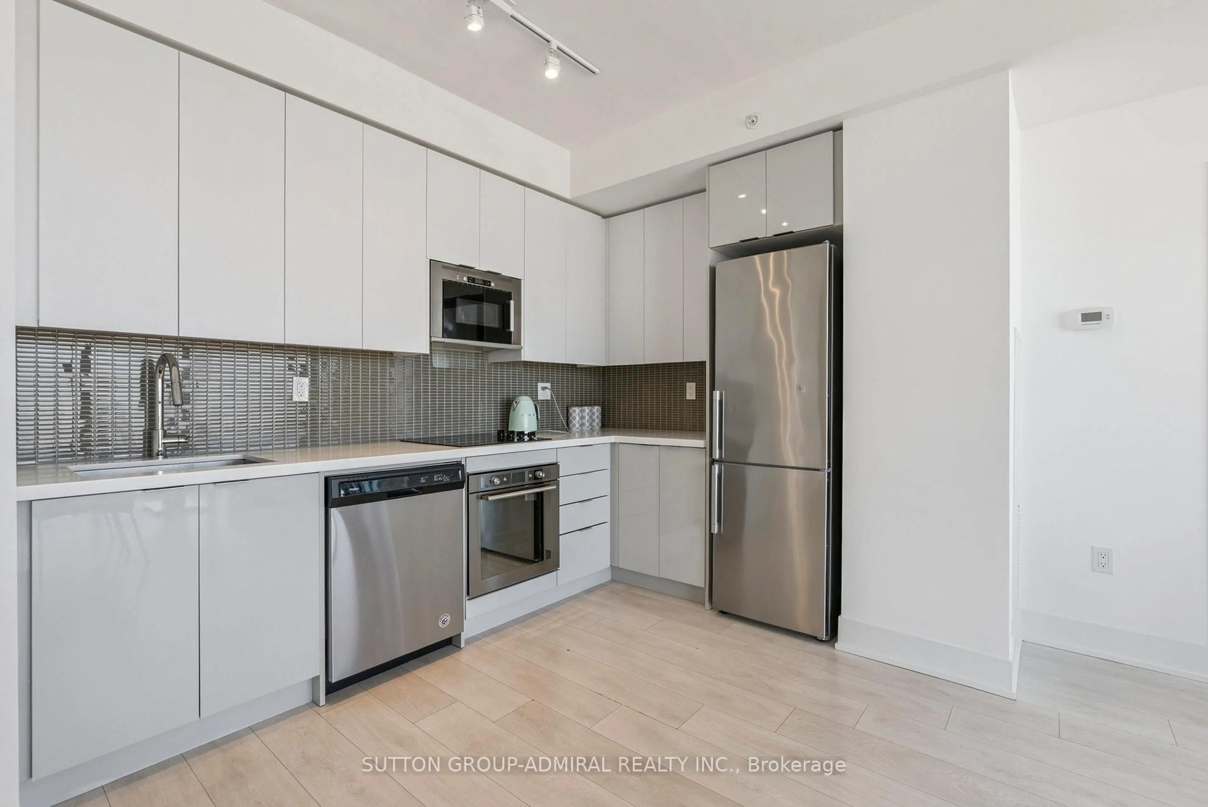 Standard kitchen, ceramic/tile floor for 2916 Highway 7 Rd #1507, Vaughan Ontario L4K 0K6