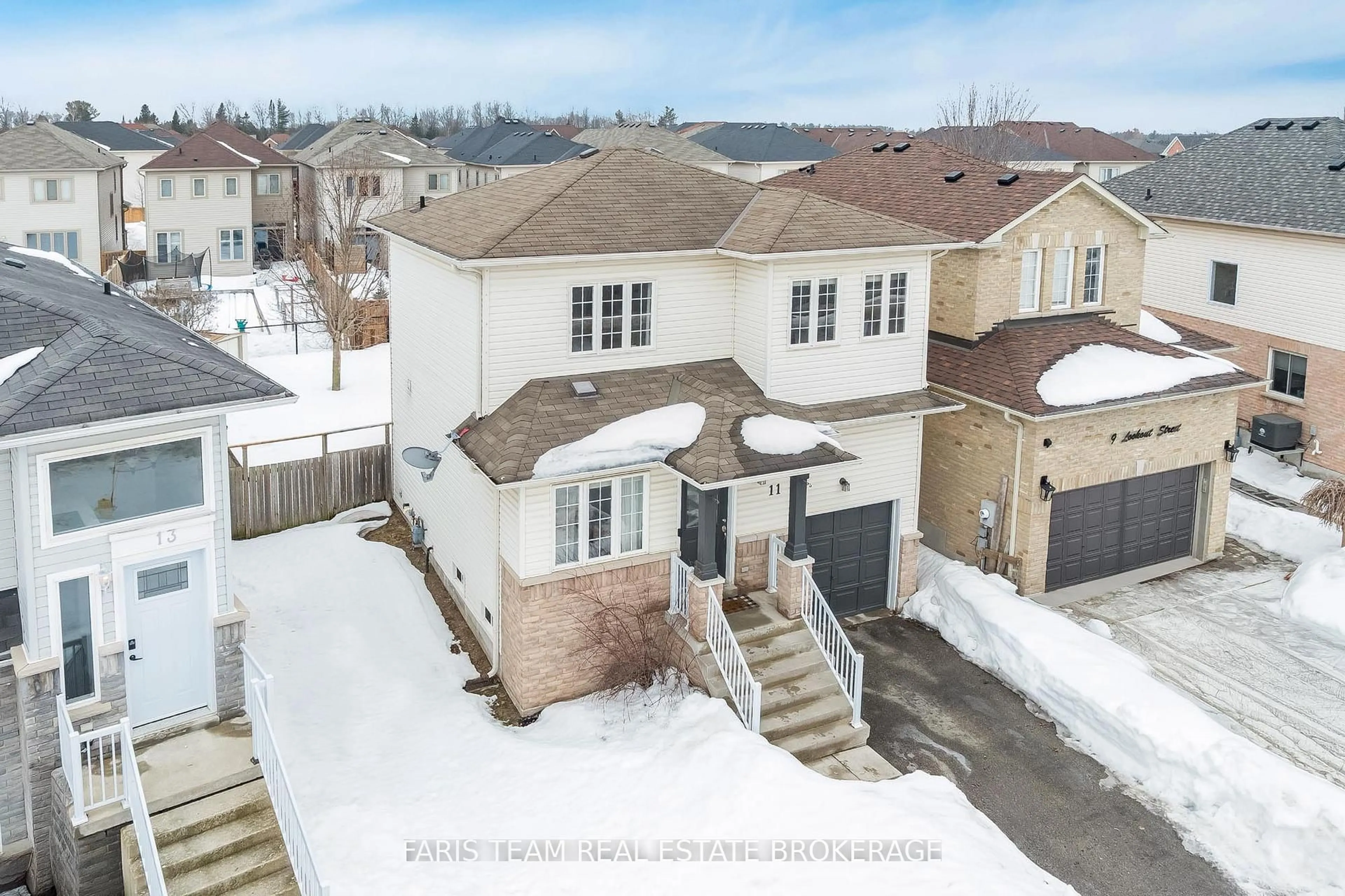 A pic from outside/outdoor area/front of a property/back of a property/a pic from drone, street for 11 Lookout St, Essa Ontario L3W 0C3