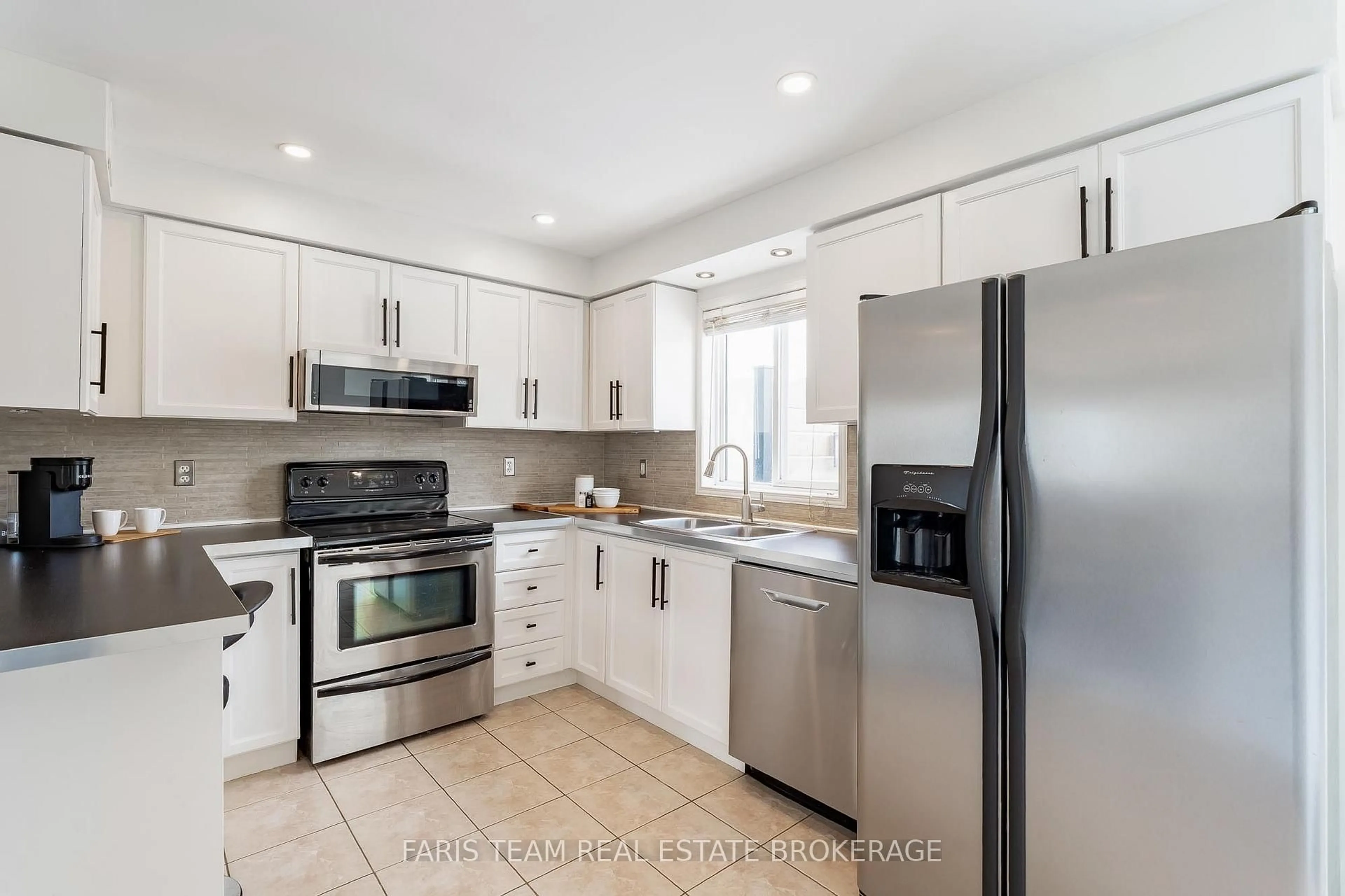 Unknown for 11 Lookout St, Essa Ontario L3W 0C3