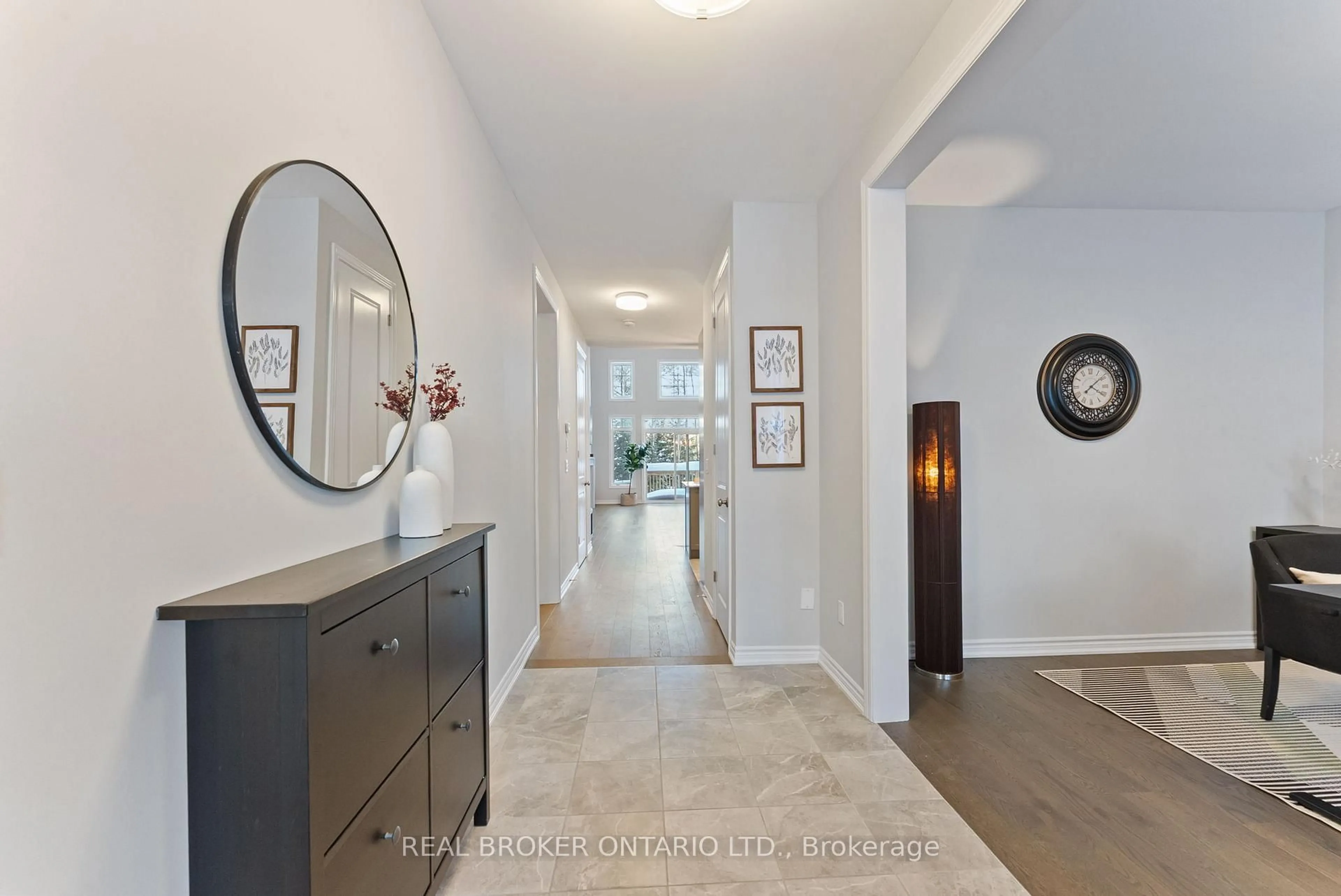 Indoor entryway for 6 Howard Williams Crt, Uxbridge Ontario L9P 0R2