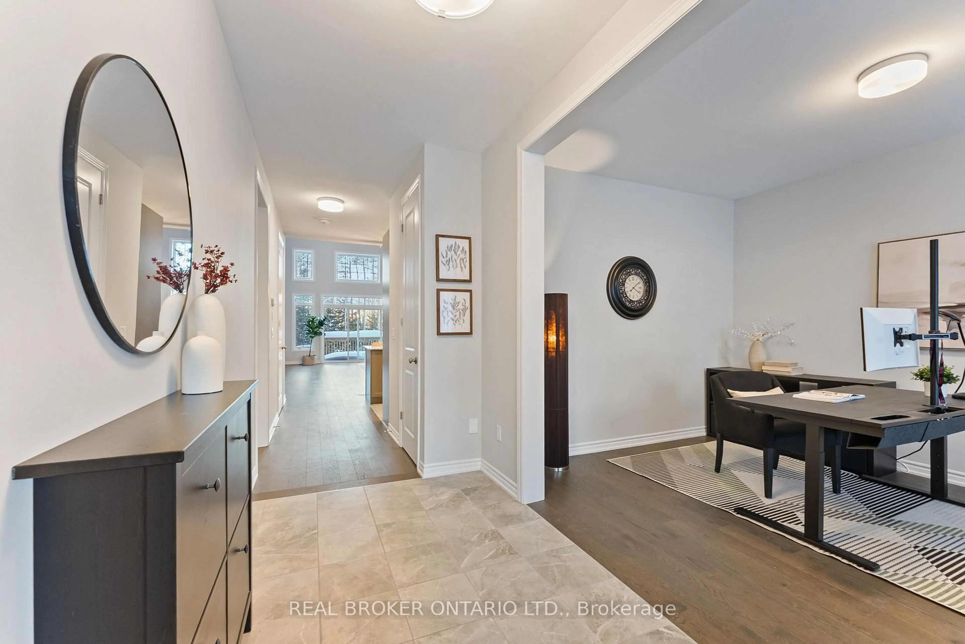 Indoor entryway for 6 Howard Williams Crt, Uxbridge Ontario L9P 0R2