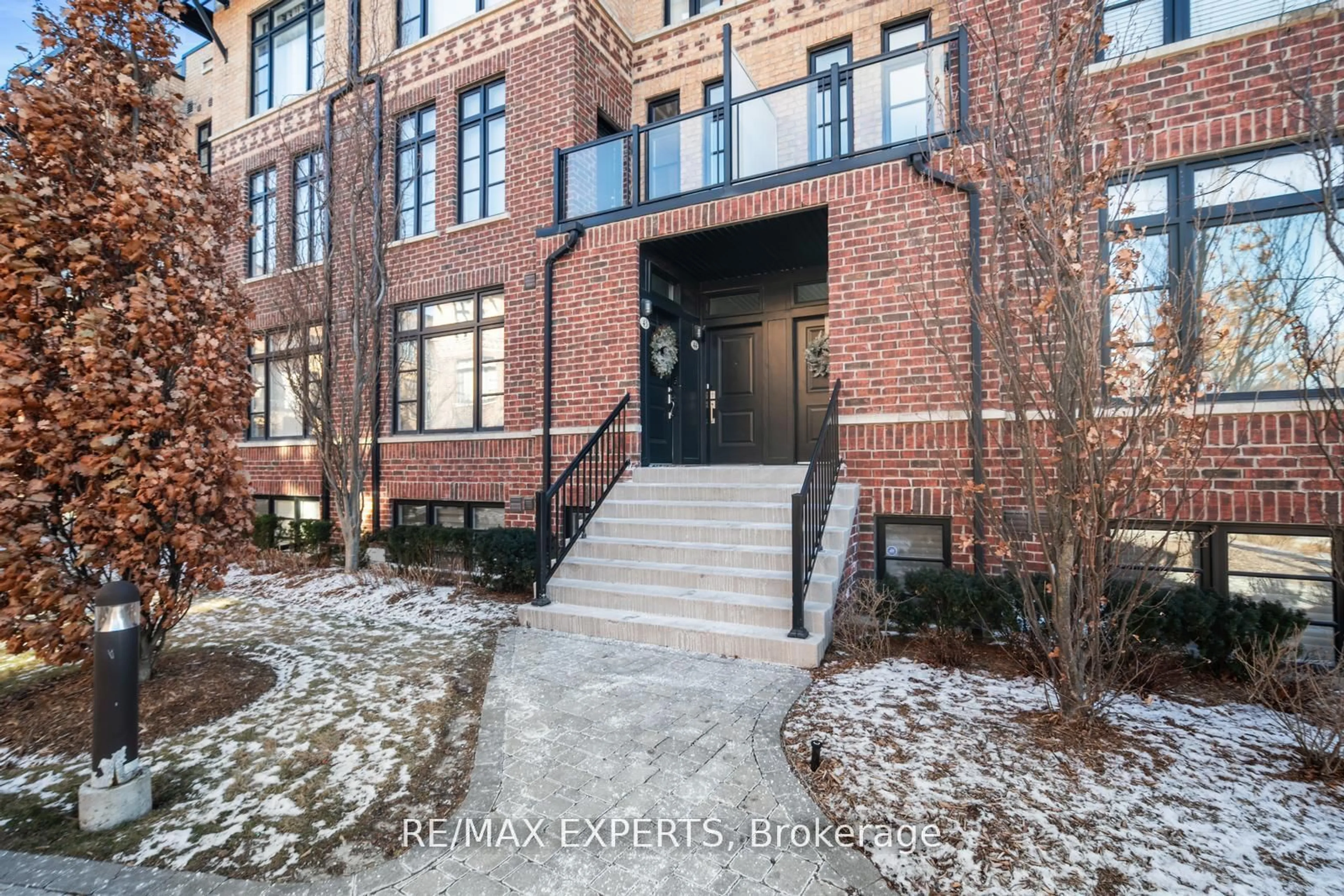 Home with brick exterior material, building for 8167 Kipling Ave #40, Vaughan Ontario L4L 0G4