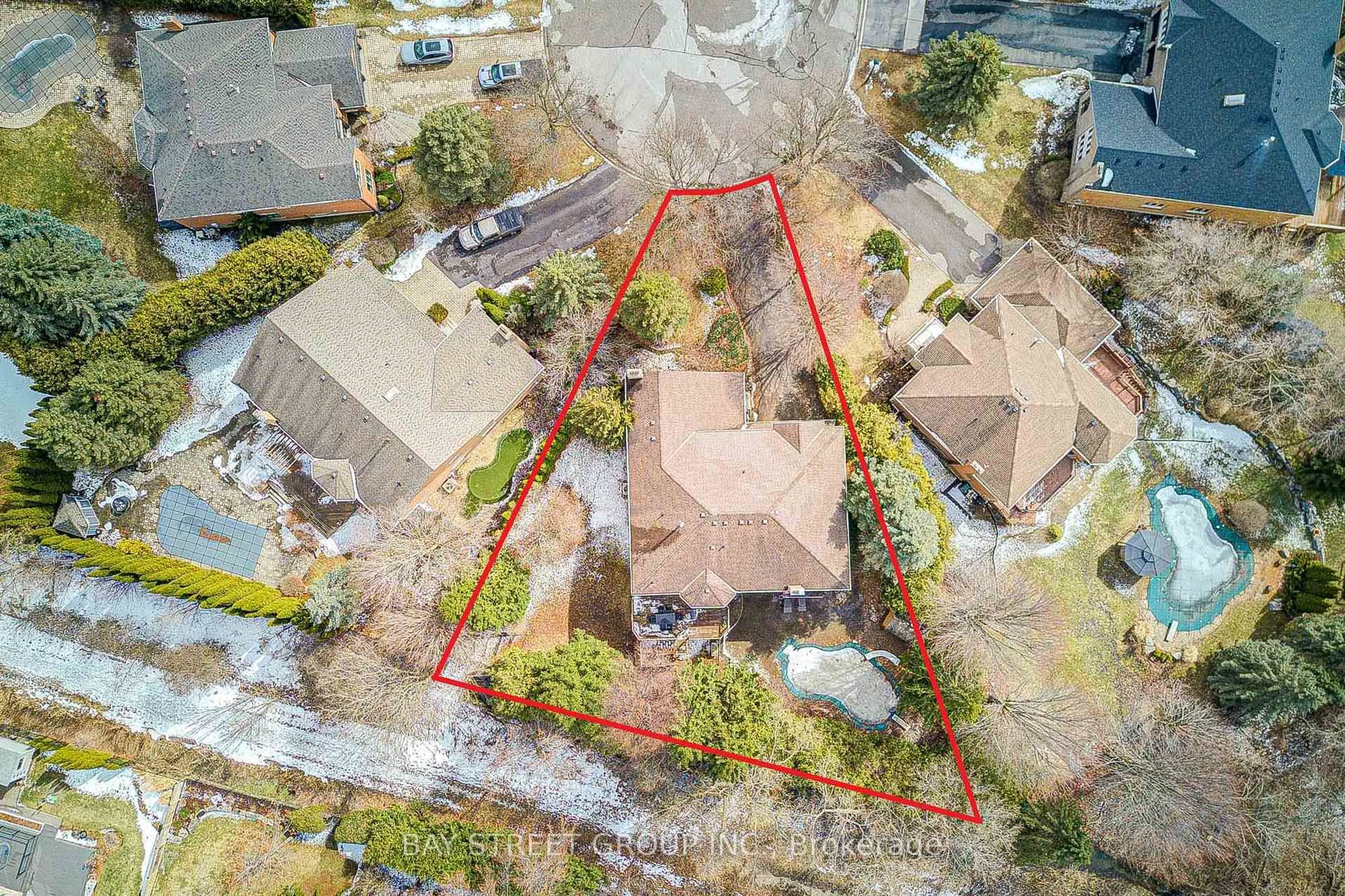 A pic from outside/outdoor area/front of a property/back of a property/a pic from drone, street for 856 Wildrush Pl, Newmarket Ontario L3X 1L7