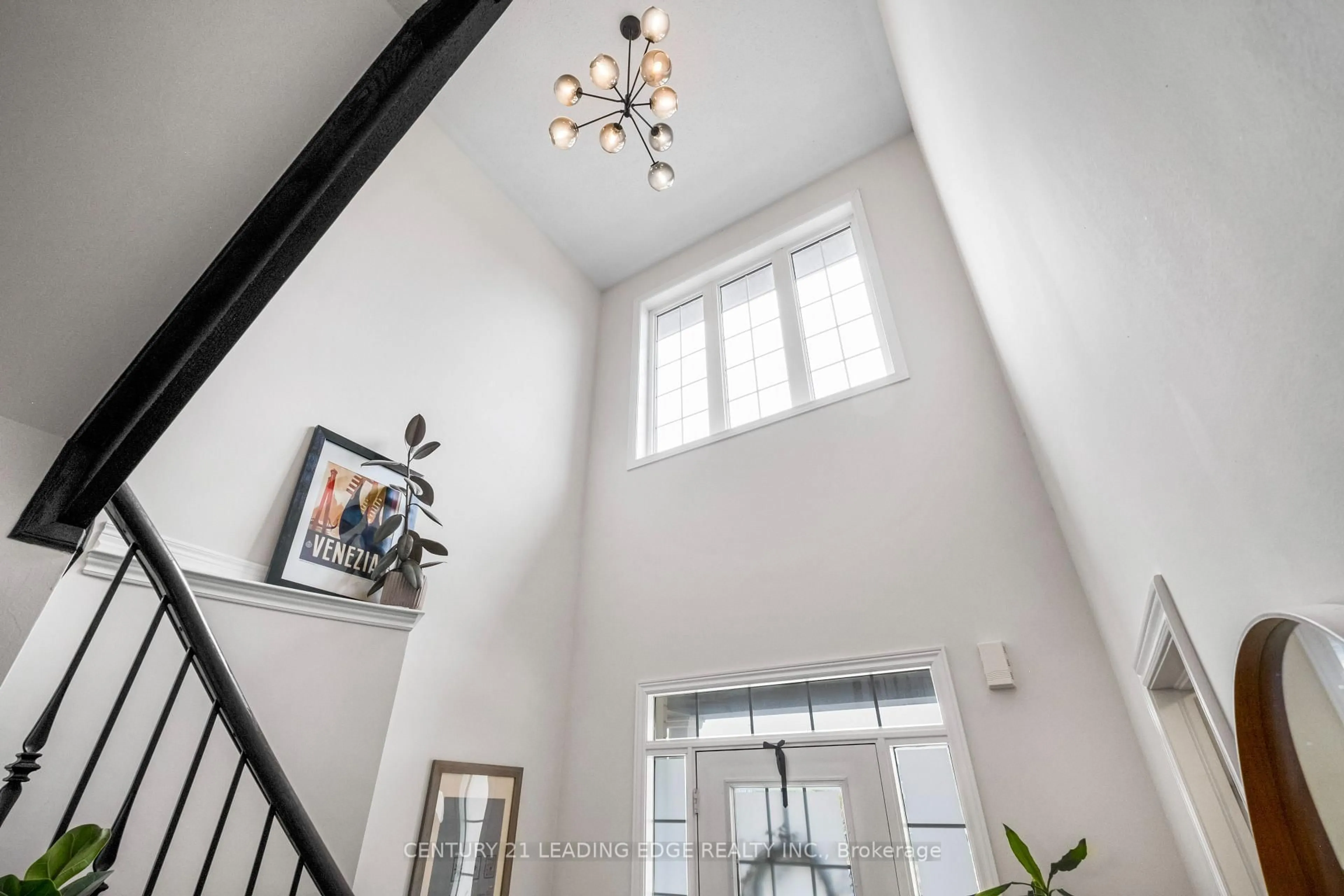 Indoor foyer for 164 Moody Dr, Vaughan Ontario L4H 3Z4