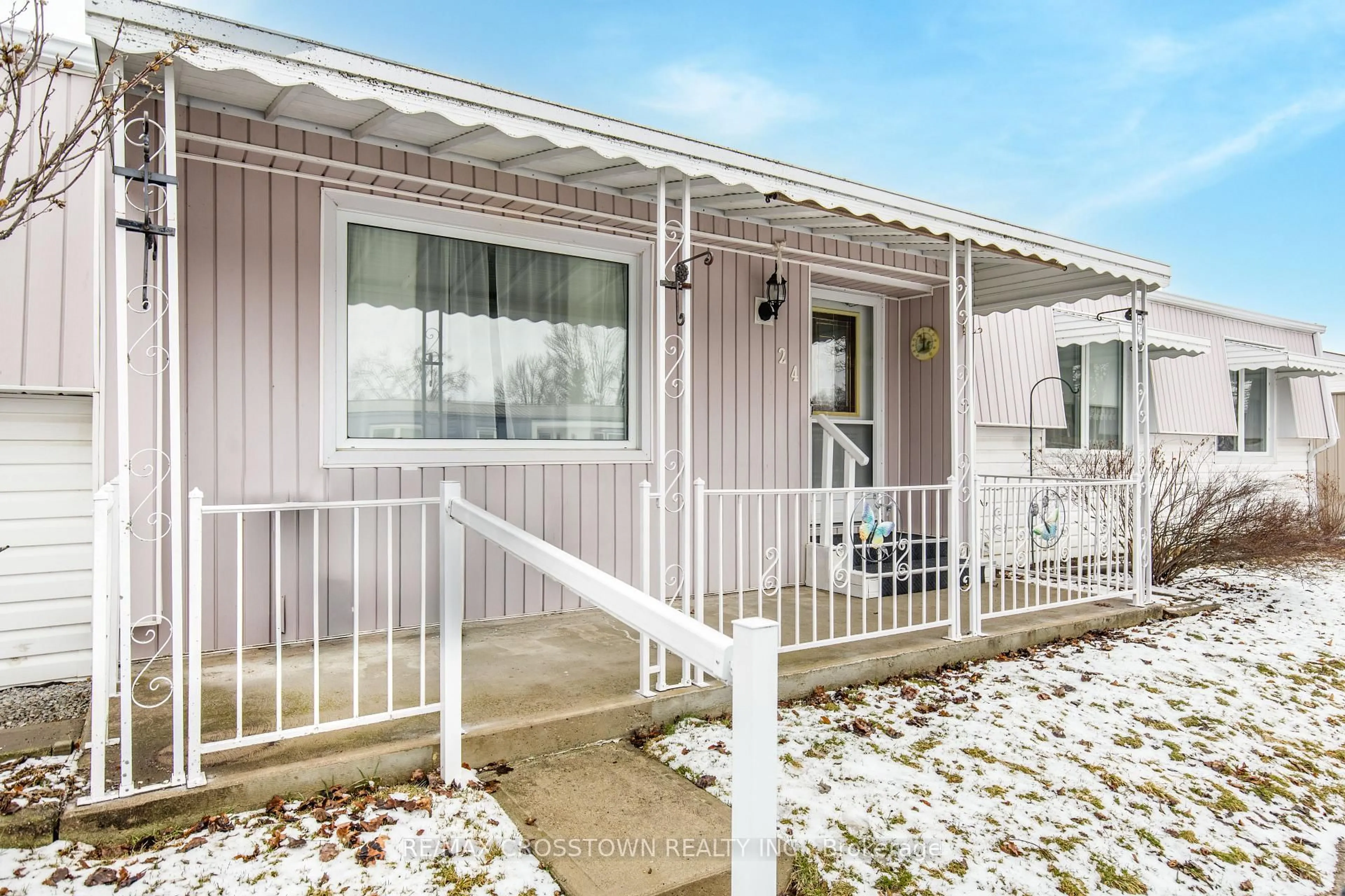 Home with vinyl exterior material, street for 24 LINDEN Lane, Innisfil Ontario L9S 1N8