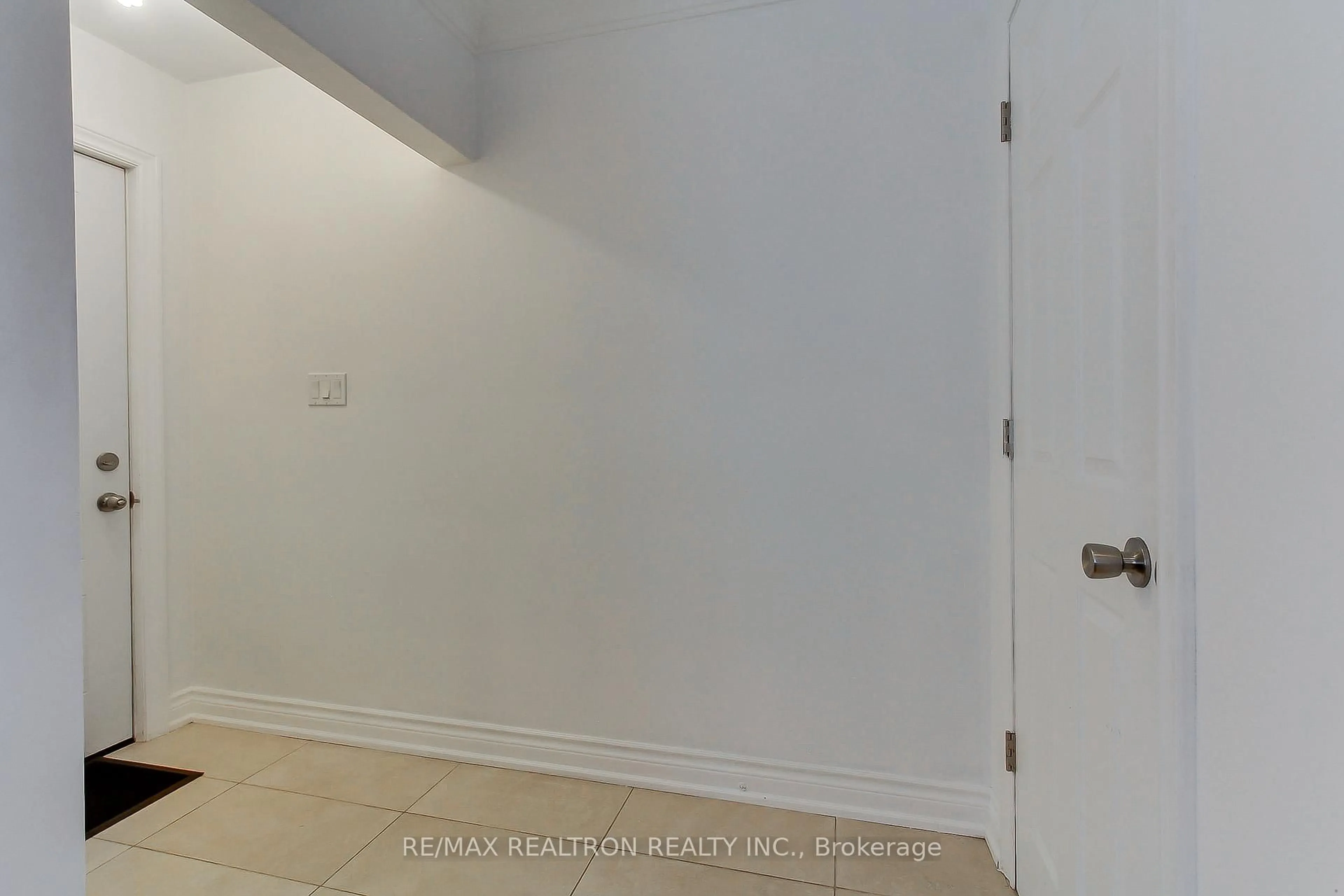 A pic of a room for 36 Farr Ave, East Gwillimbury Ontario L0G 1V0