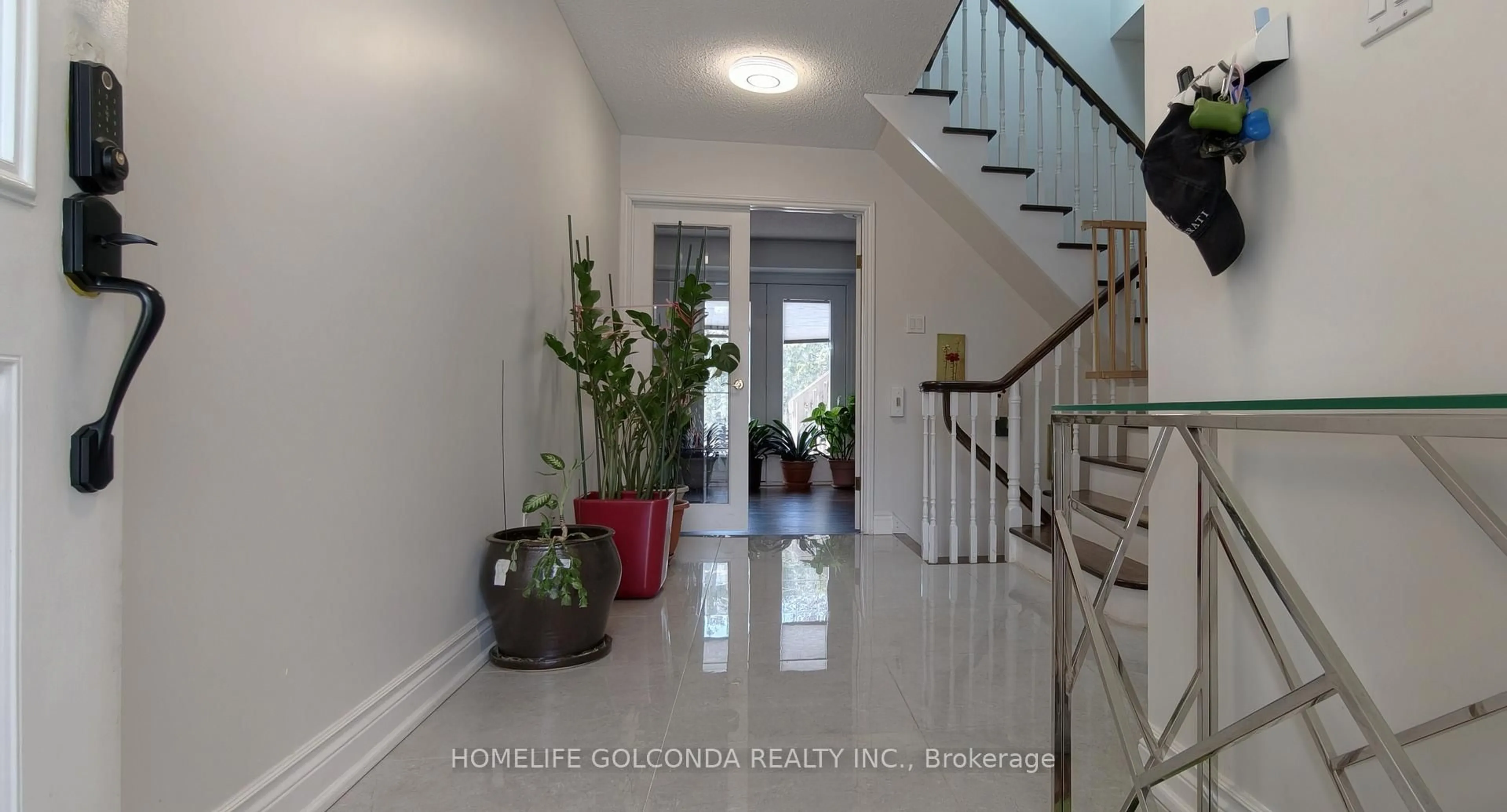 Indoor foyer for 6 Summerfeldt Cres, Markham Ontario L3R 2B2