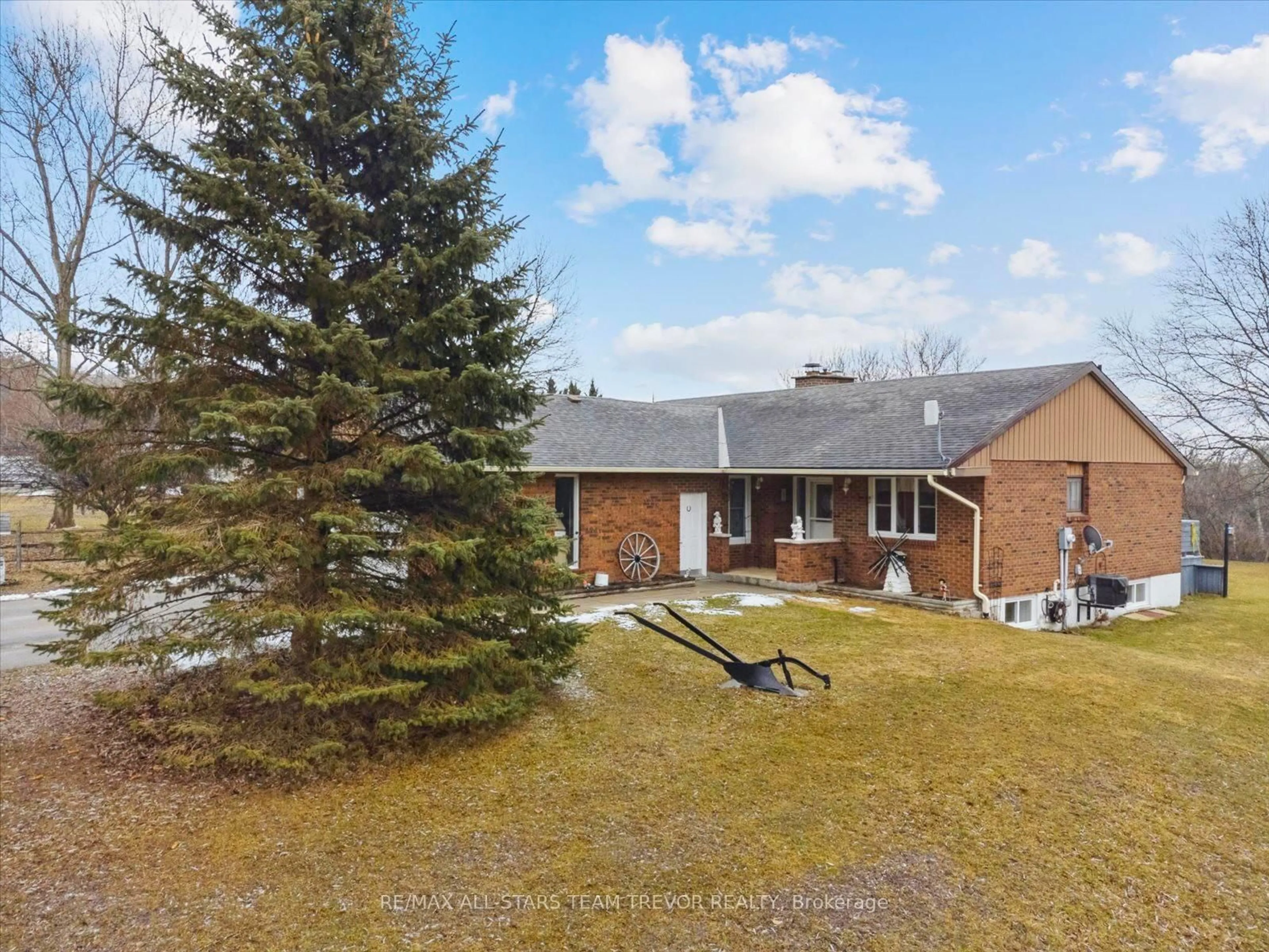 A pic from outside/outdoor area/front of a property/back of a property/a pic from drone, unknown for 6497 6th Line, New Tecumseth Ontario L0G 1W0