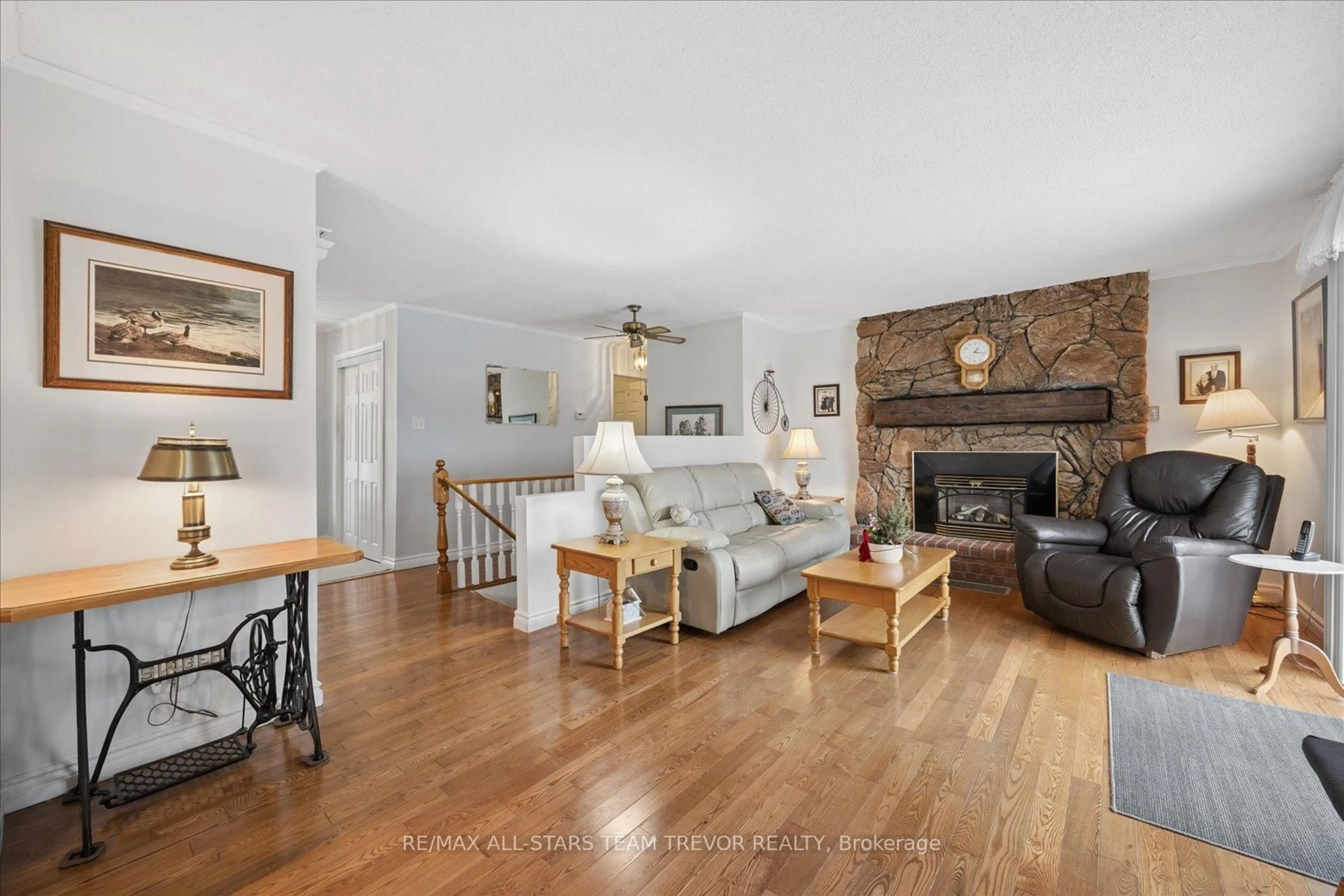 Living room with furniture, unknown for 6497 6th Line, New Tecumseth Ontario L0G 1W0