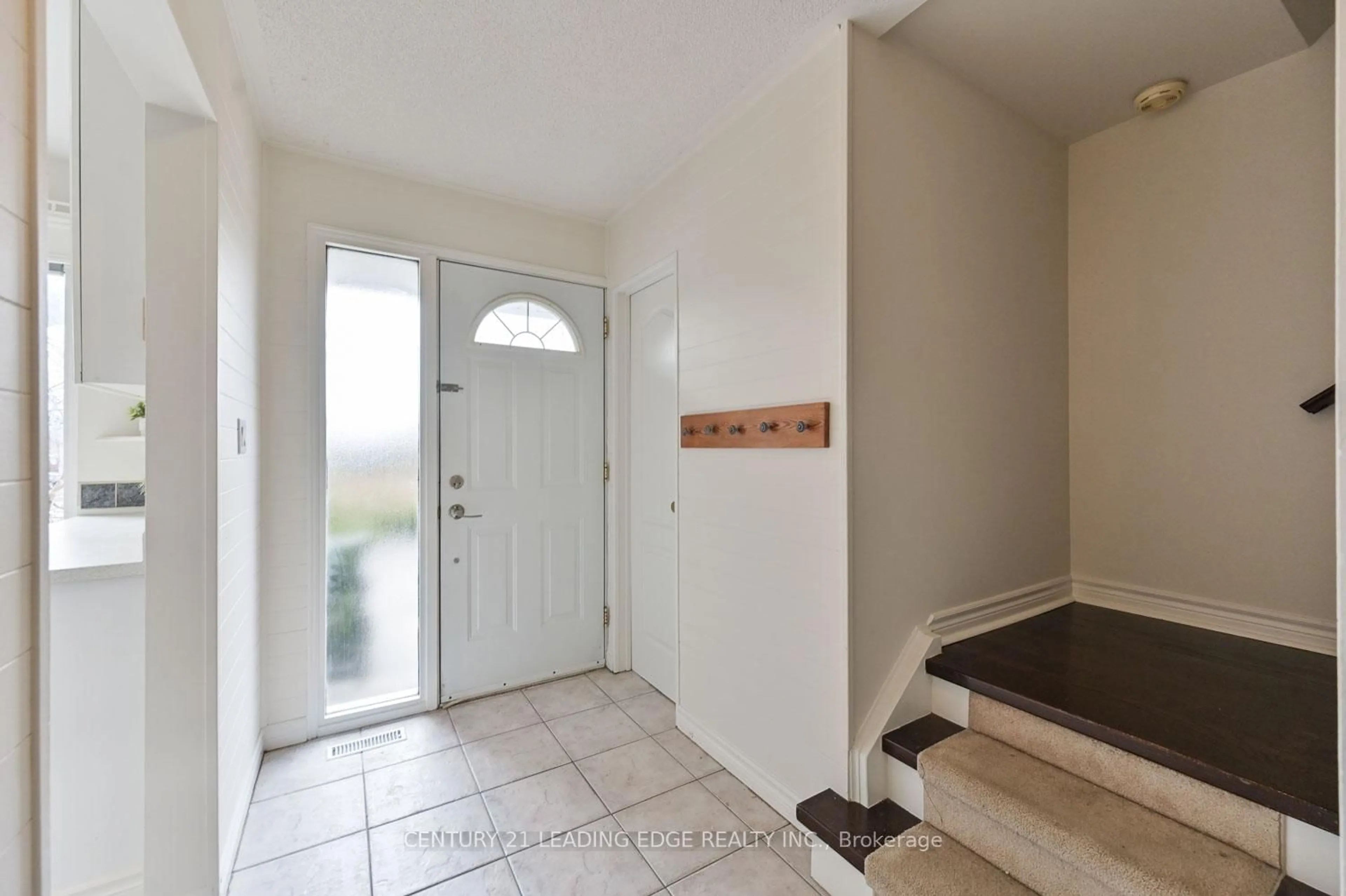 Indoor entryway for 1 Wootten Way #15, Markham Ontario L3P 3H7