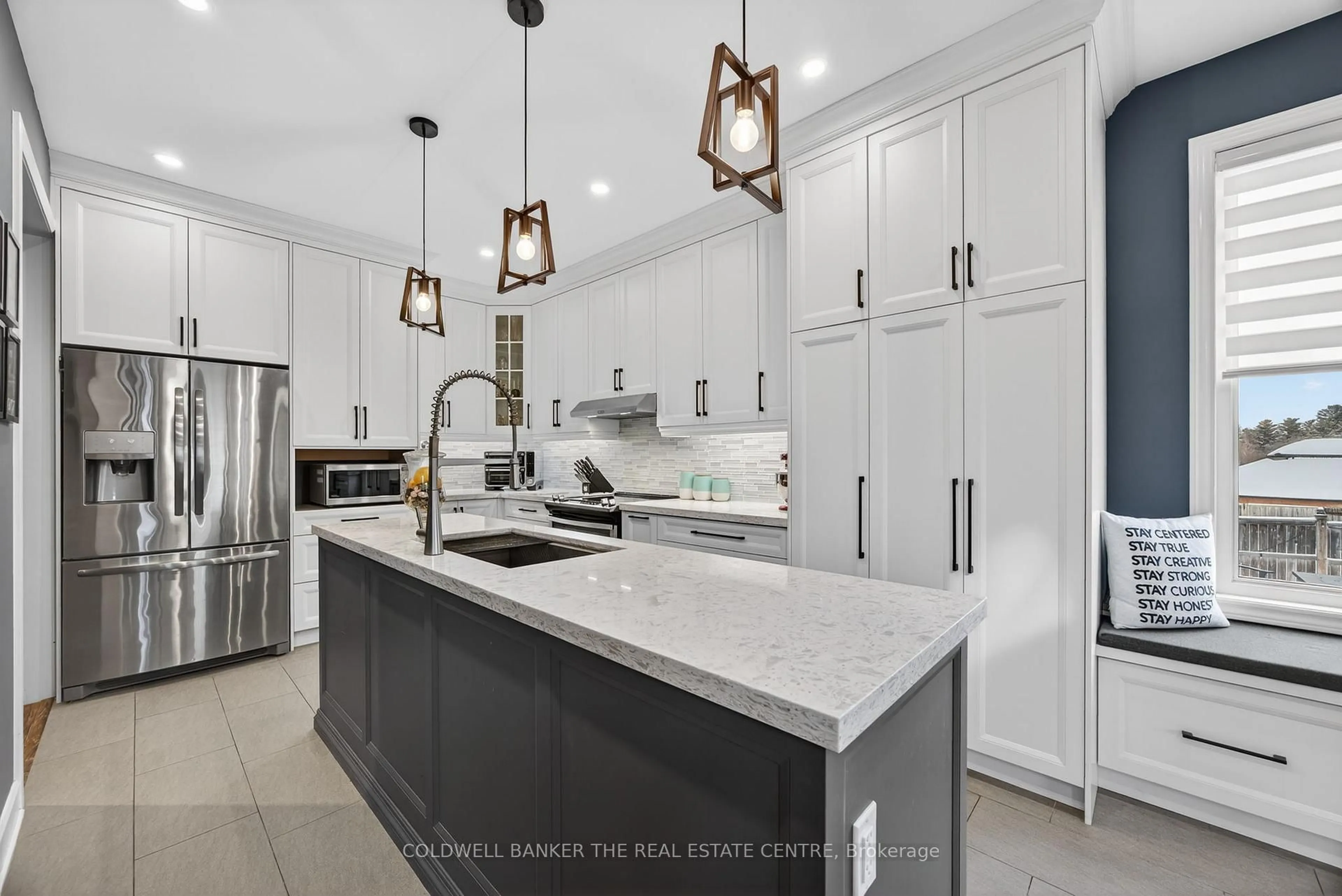 Open concept kitchen, ceramic/tile floor for 33 Booth St, Bradford West Gwillimbury Ontario L3Z 0A4