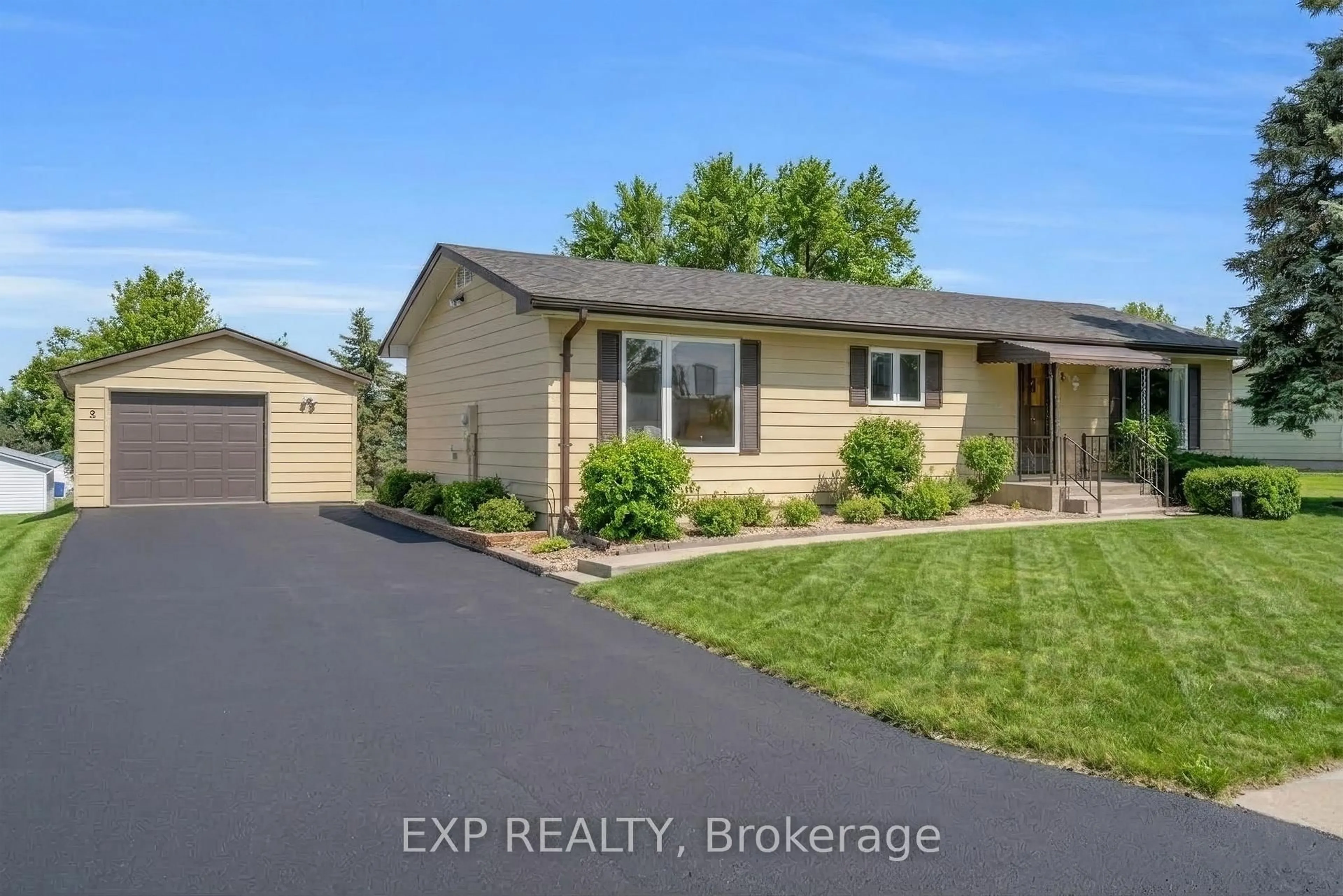 Unknown for 5 Inlet Crt, Georgina Ontario L0E 1R0