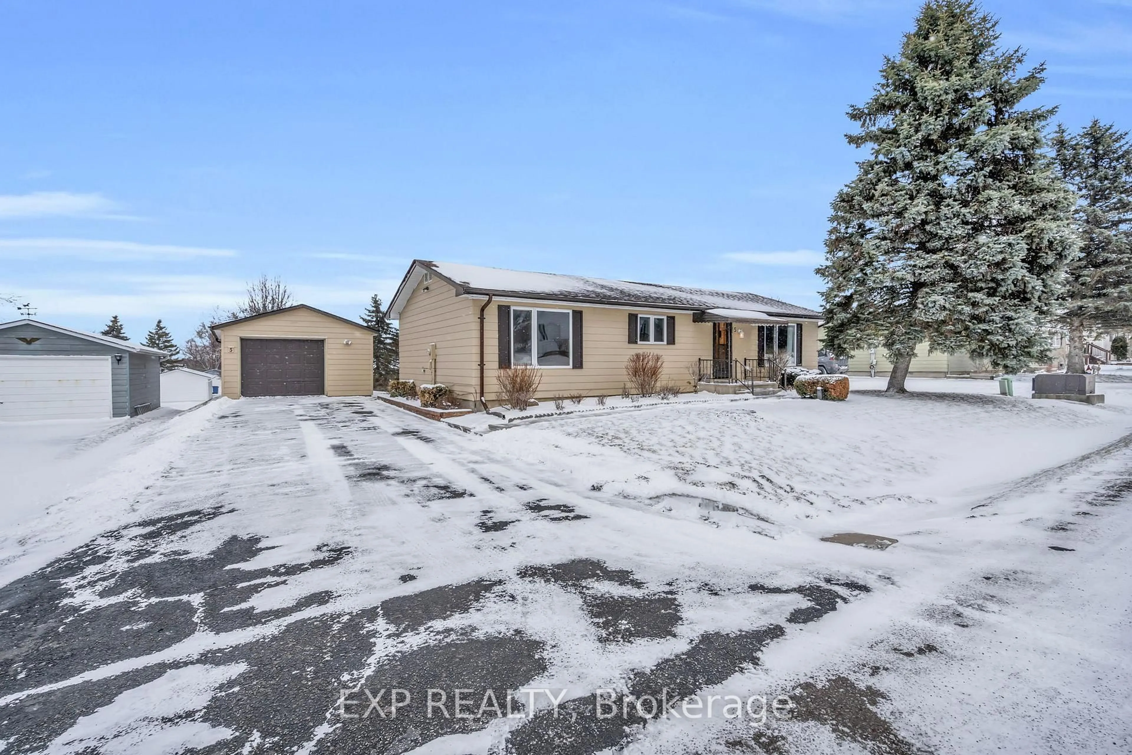 A pic from outside/outdoor area/front of a property/back of a property/a pic from drone, street for 5 Inlet Crt, Georgina Ontario L0E 1R0