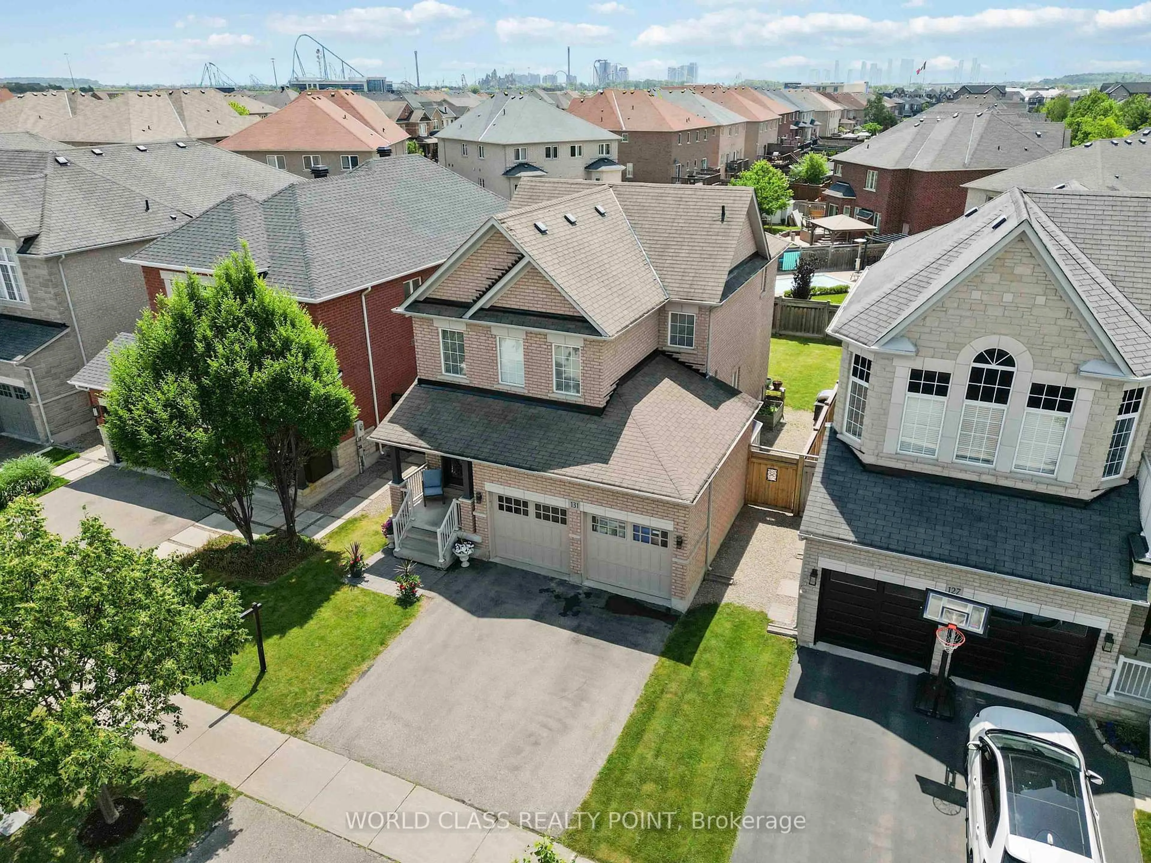 A pic from outside/outdoor area/front of a property/back of a property/a pic from drone, street for 131 Lormel Gate, Vaughan Ontario L4H 0C5