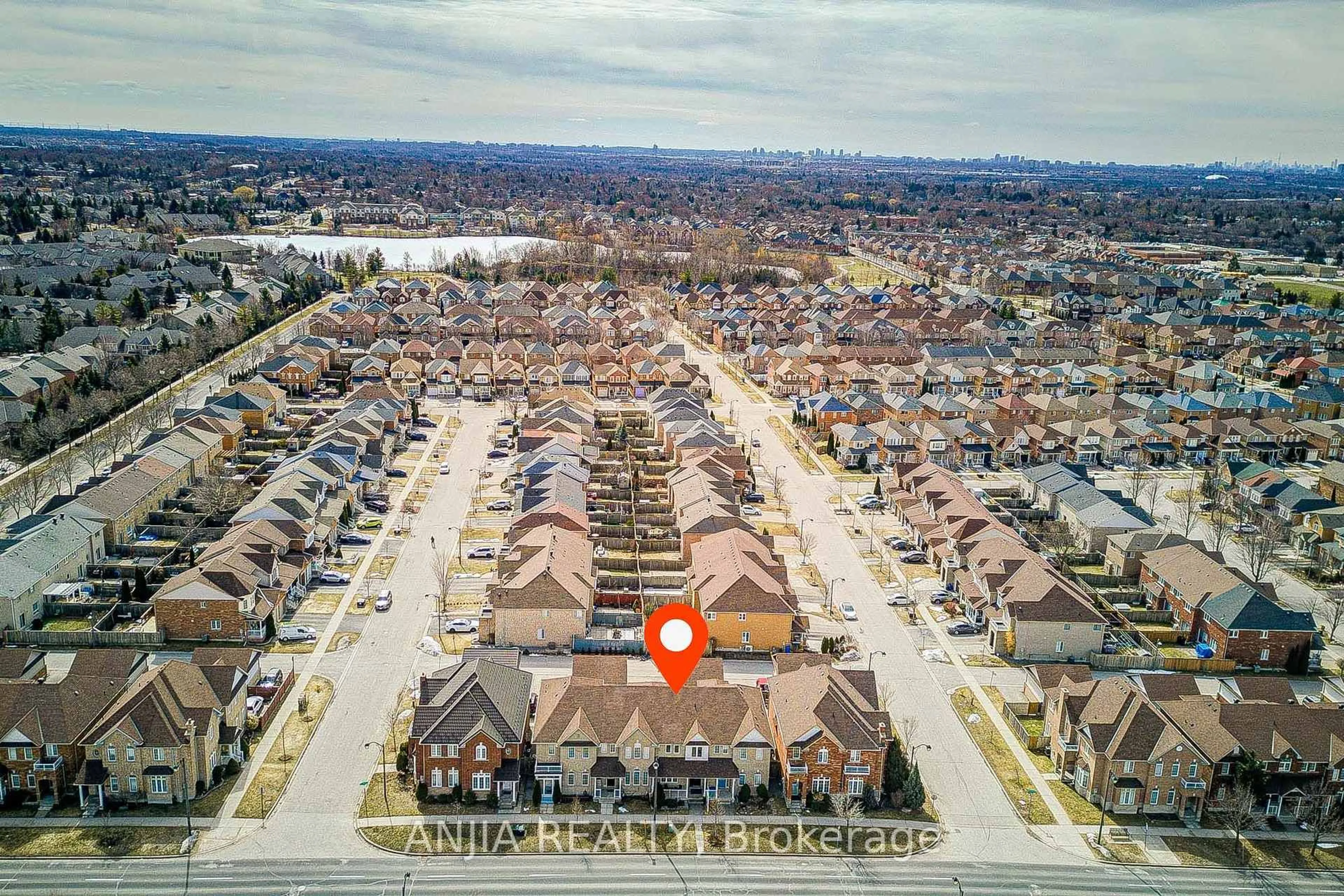 A pic from outside/outdoor area/front of a property/back of a property/a pic from drone, street for 2033 Bur Oak Ave, Markham Ontario L6E 1X3