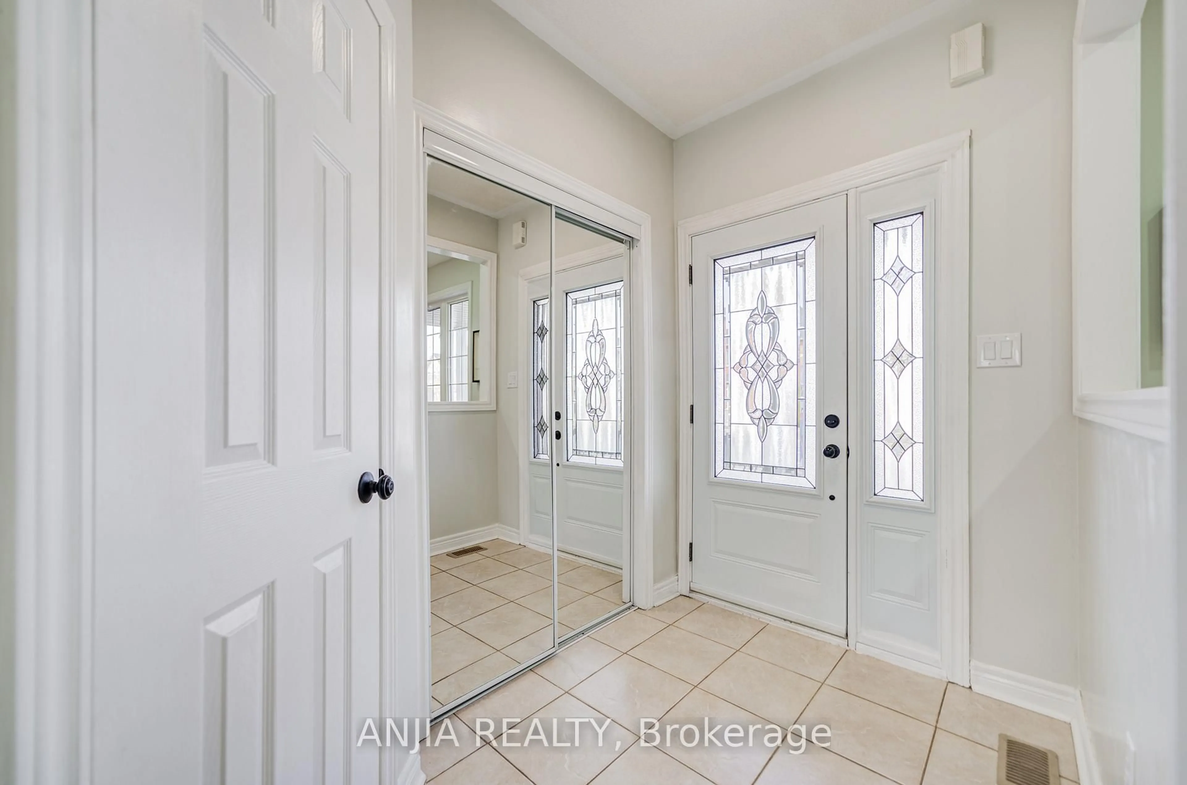 Indoor entryway for 2033 Bur Oak Ave, Markham Ontario L6E 1X3