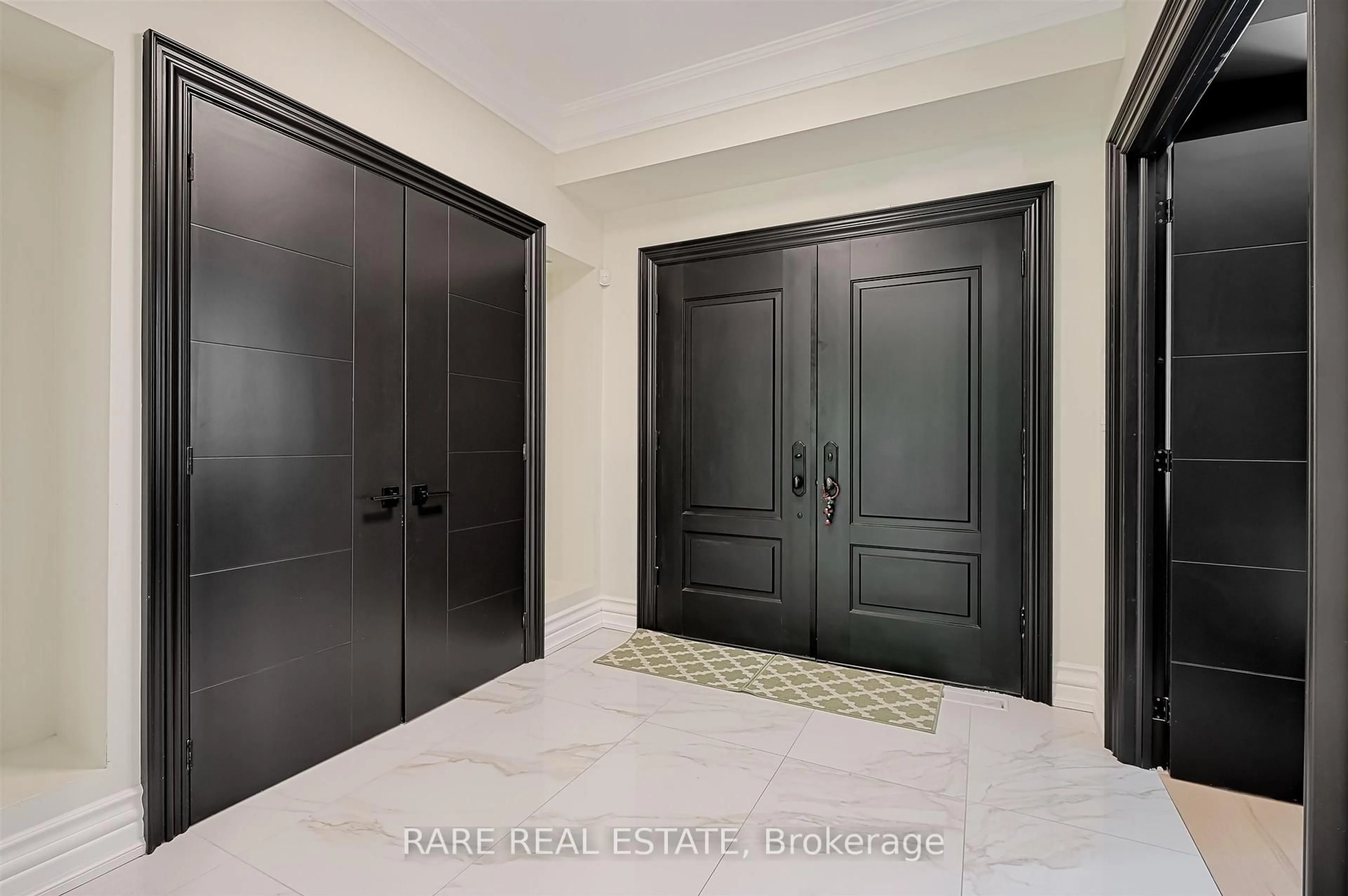 Indoor entryway for 32 Bradfield Ave, Vaughan Ontario M8Z 2A3