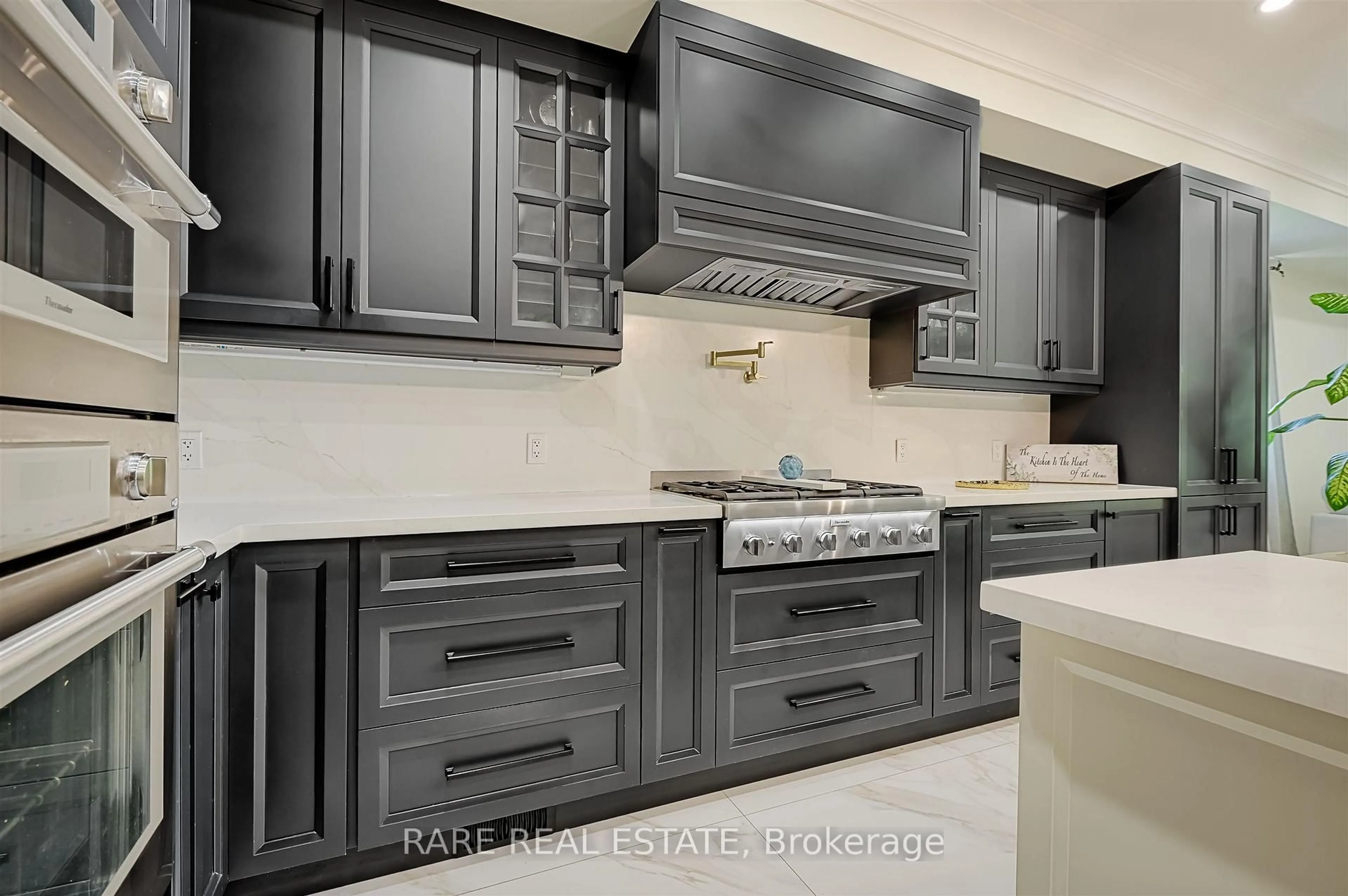 Standard kitchen, ceramic/tile floor for 32 Bradfield Ave, Vaughan Ontario M8Z 2A3