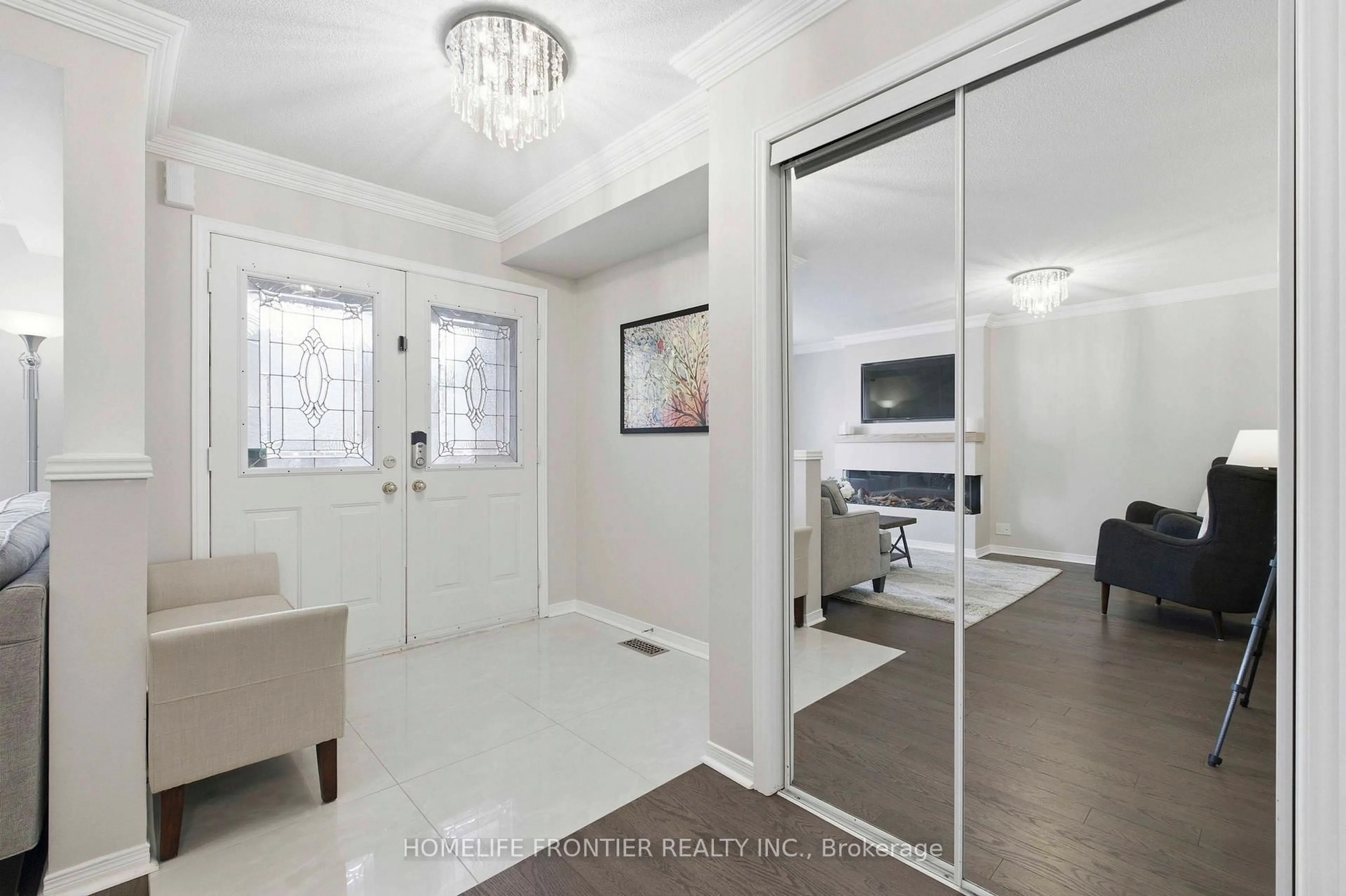 Indoor entryway for 198 Pleasant Ridge Ave, Vaughan Ontario L4J 9J2