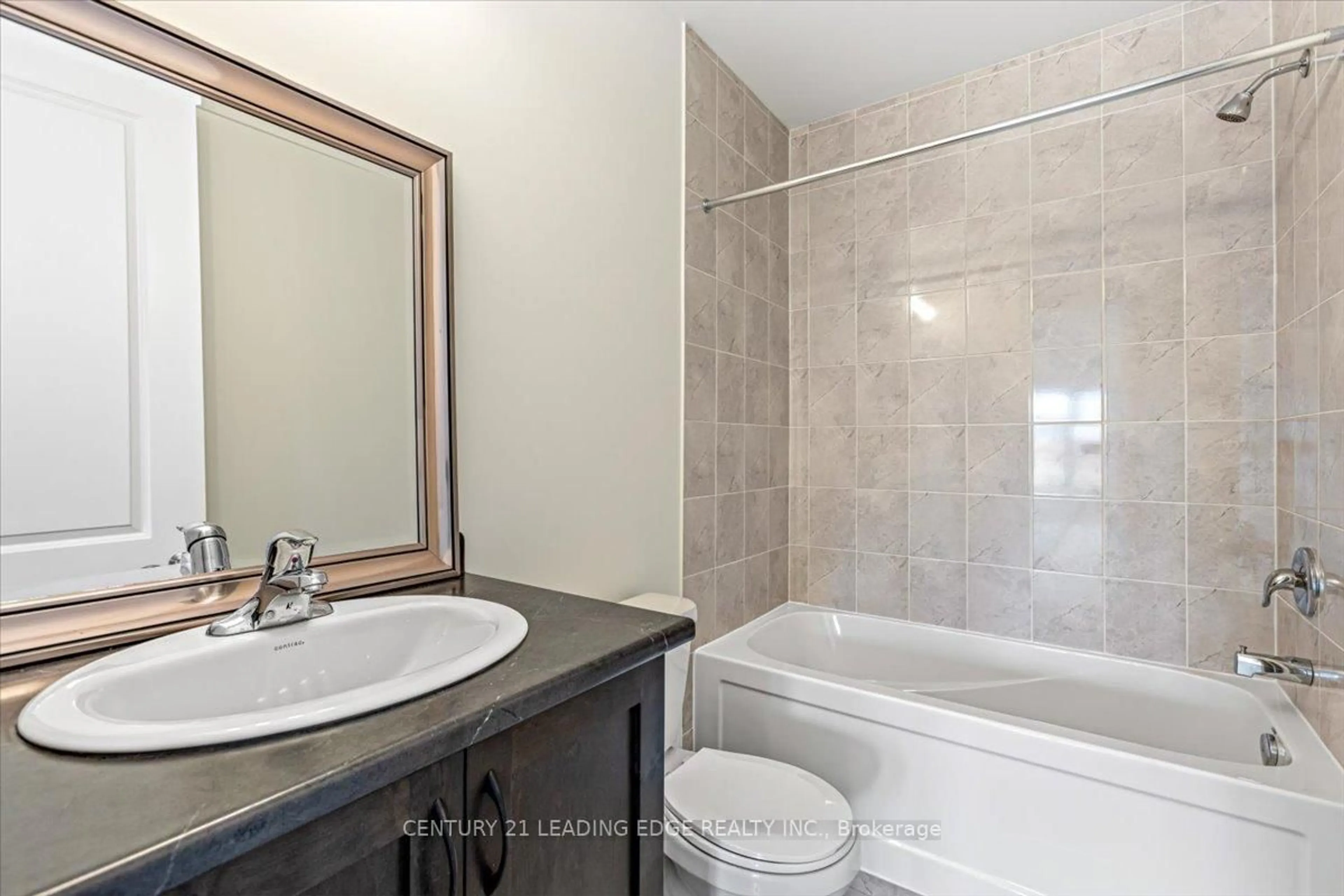 Standard bathroom, ceramic/tile floor for 38 PALMIRA Dr, Georgina Ontario L0E 1R0