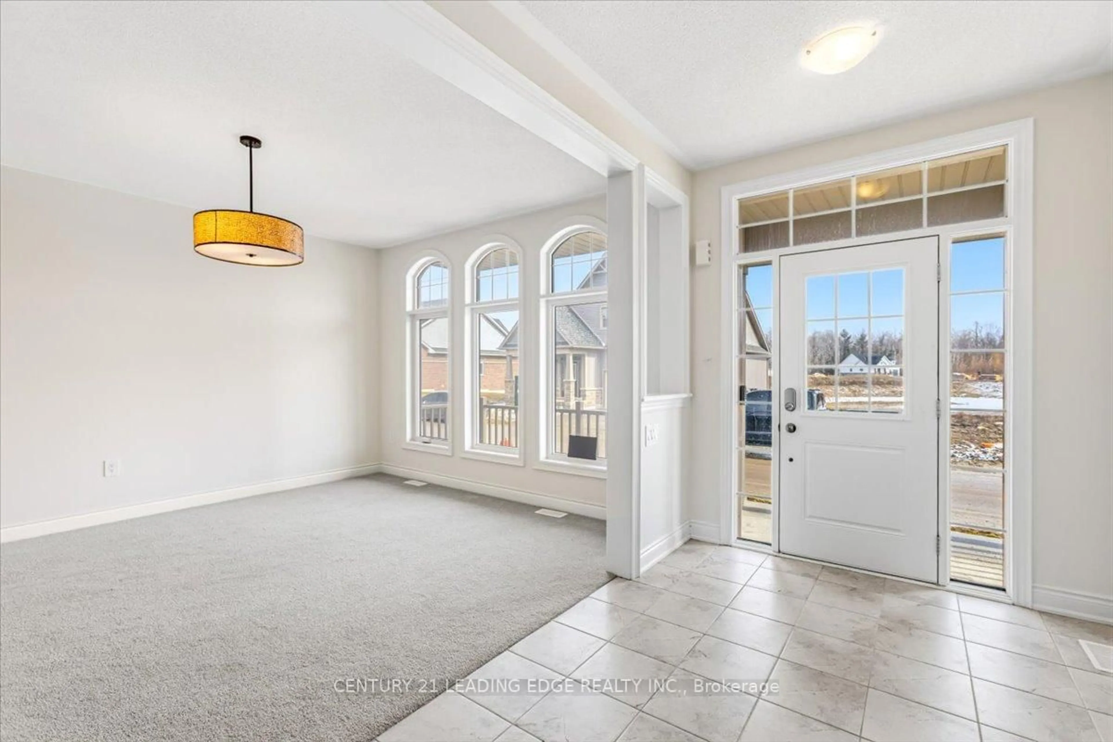 Indoor entryway for 38 PALMIRA Dr, Georgina Ontario L0E 1R0