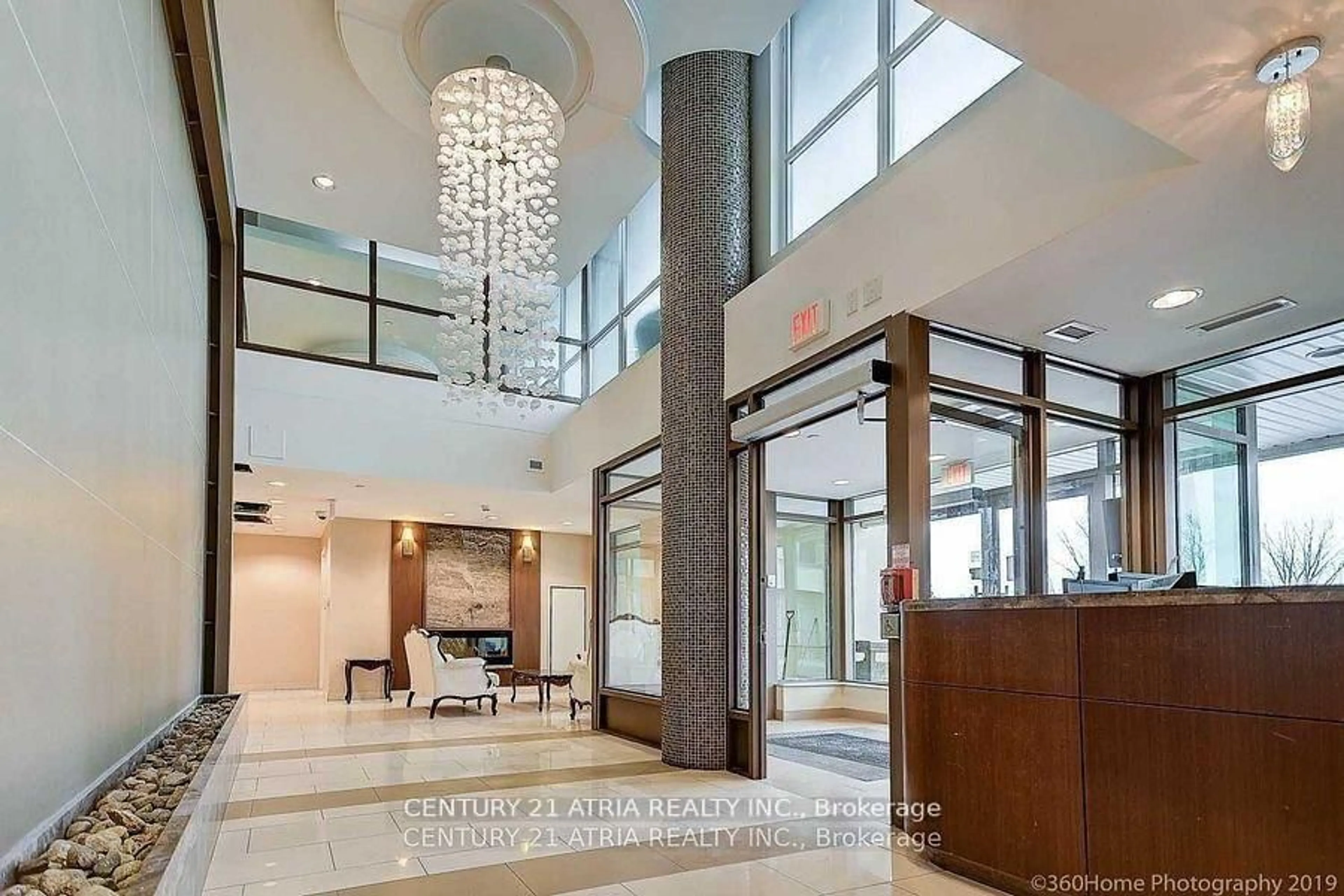 Indoor foyer for 75 Norman Bethune Ave #812, Richmond Hill Ontario L4B 0B6