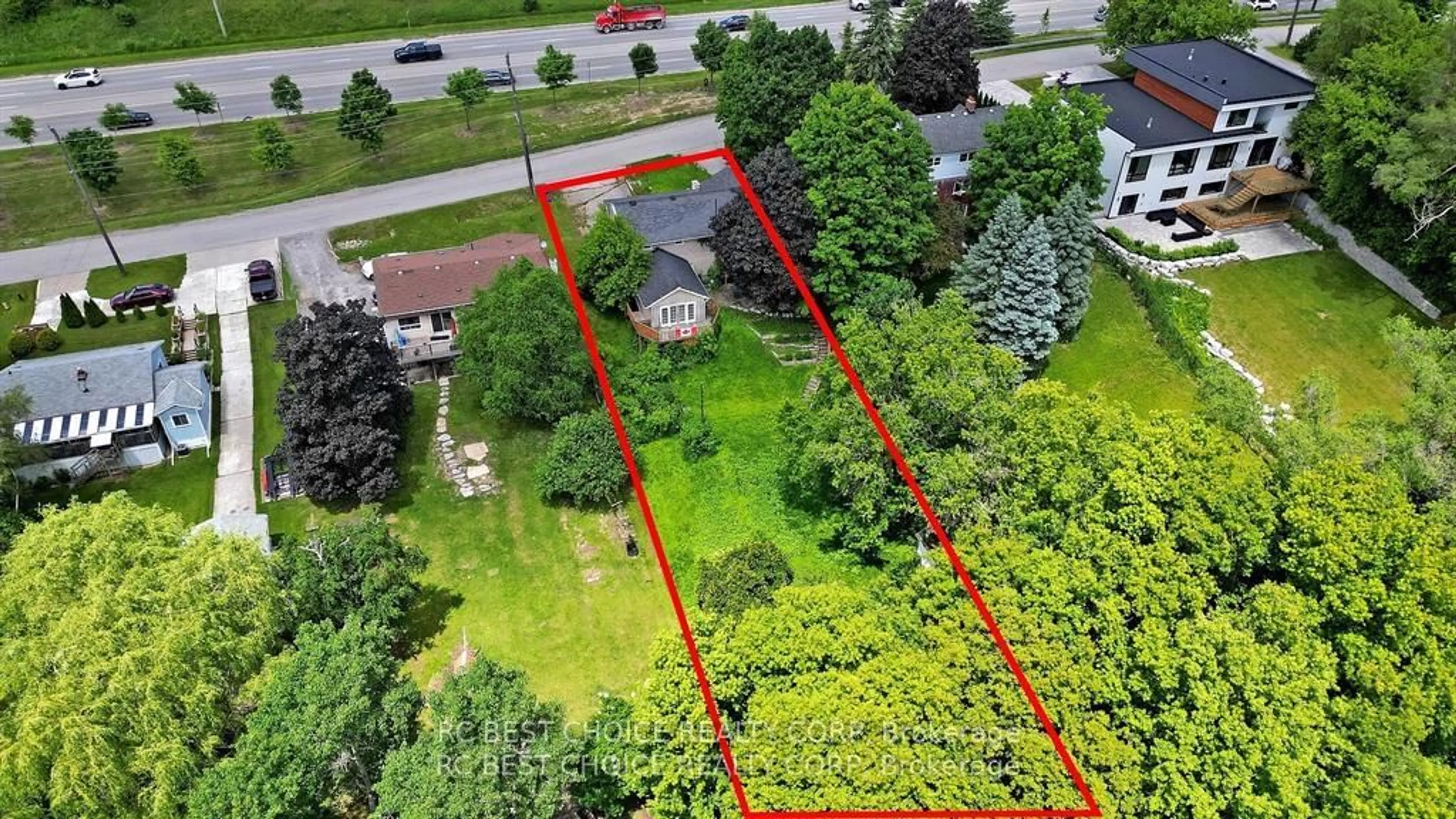 A pic from outside/outdoor area/front of a property/back of a property/a pic from drone, street for 1377 old green Lane, East Gwillimbury Ontario L9N 0L8