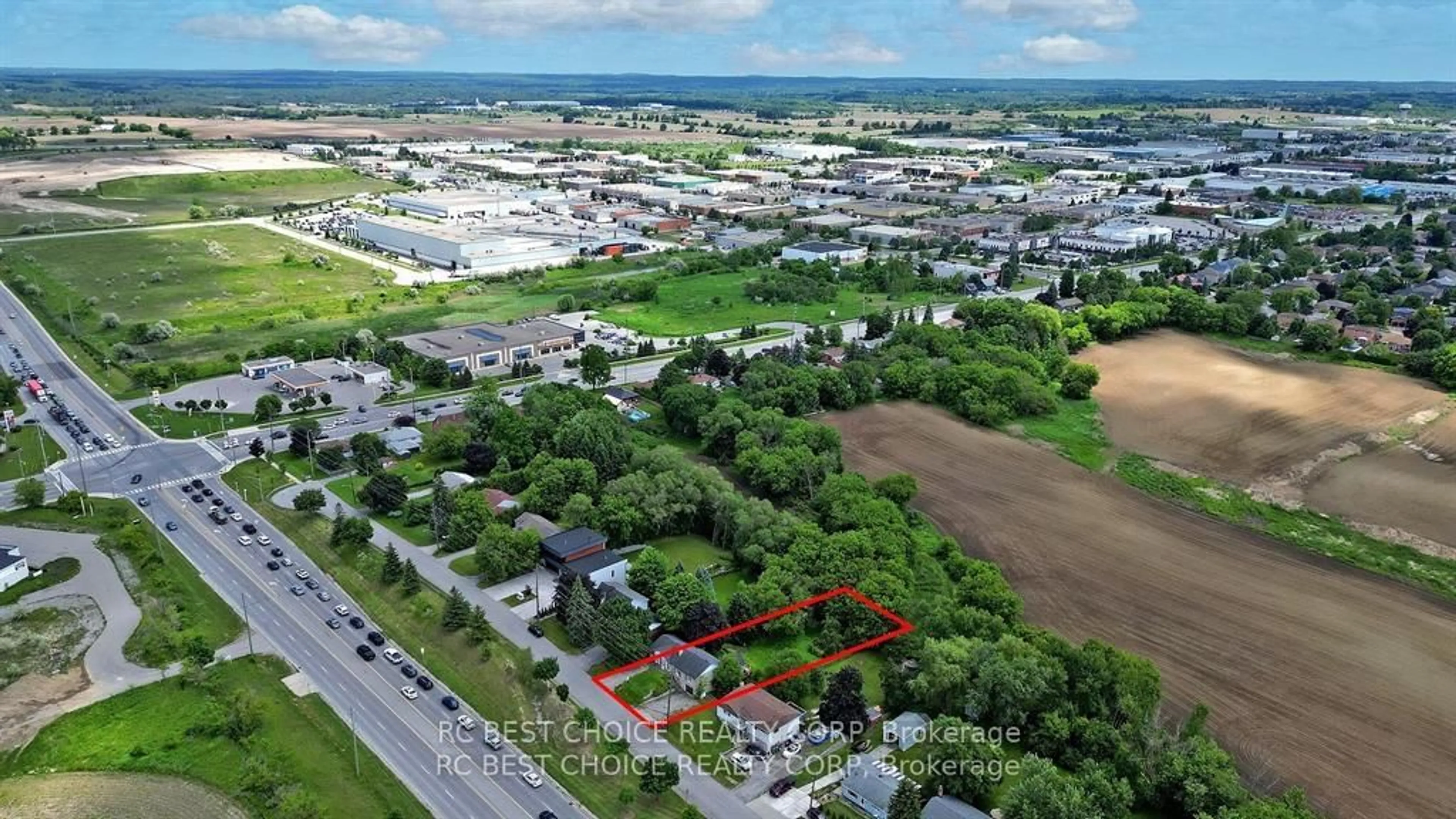 A pic from outside/outdoor area/front of a property/back of a property/a pic from drone, street for 1377 old green Lane, East Gwillimbury Ontario L9N 0L8