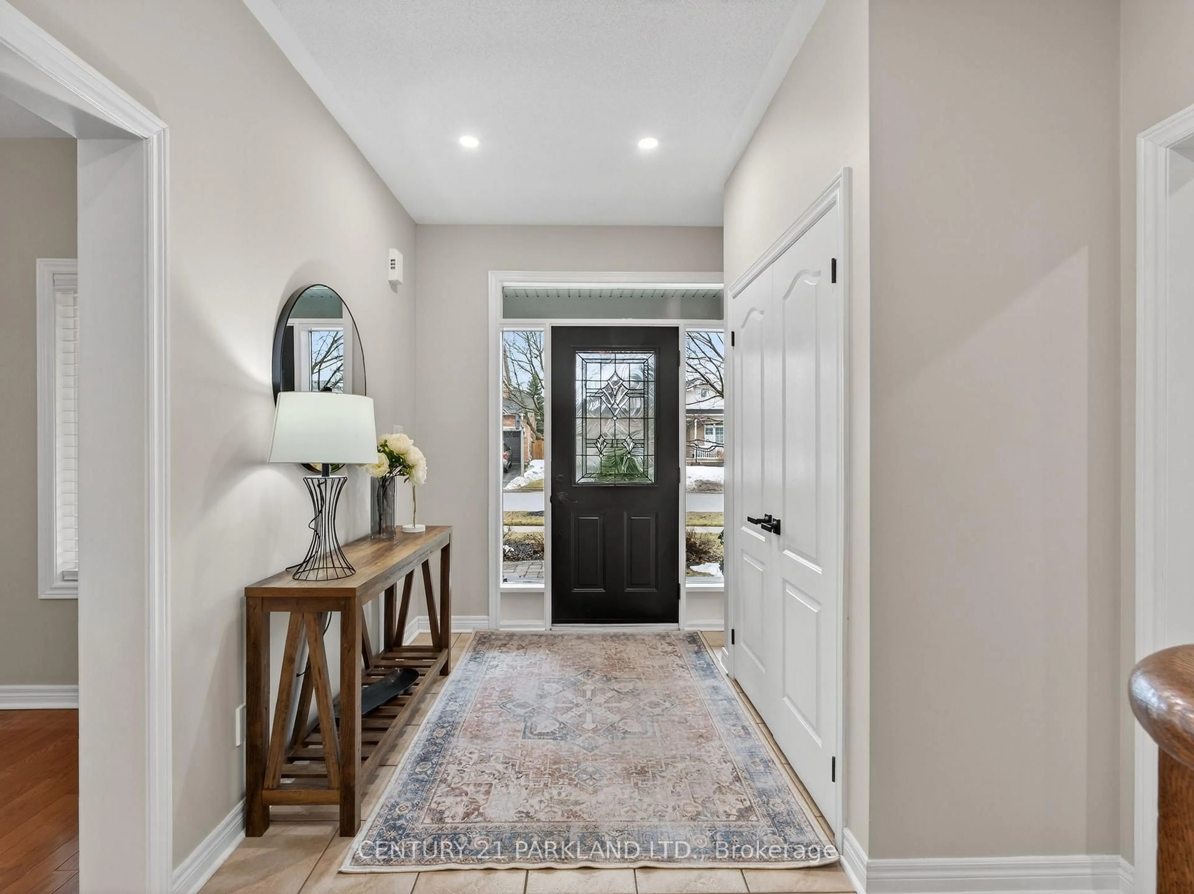 Indoor entryway for 5 Brownscombe Cres, Uxbridge Ontario L9P 1X9