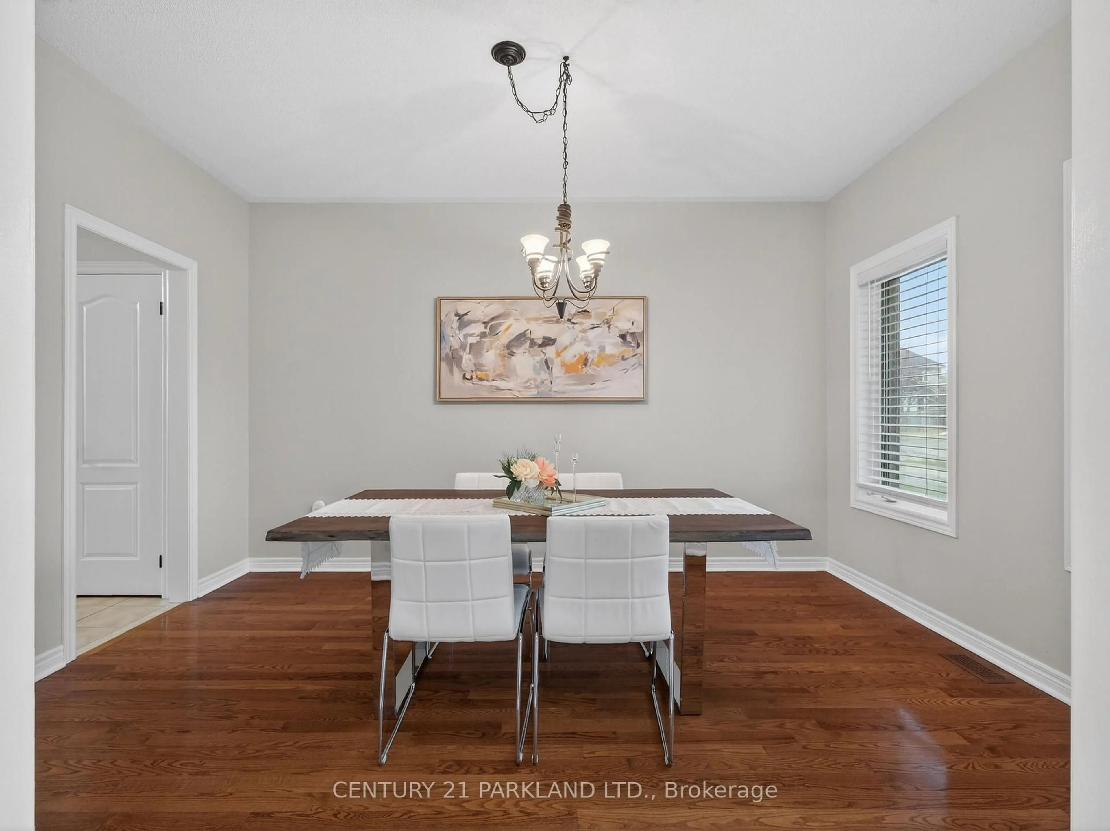 Dining room, wood/laminate floor for 5 Brownscombe Cres, Uxbridge Ontario L9P 1X9
