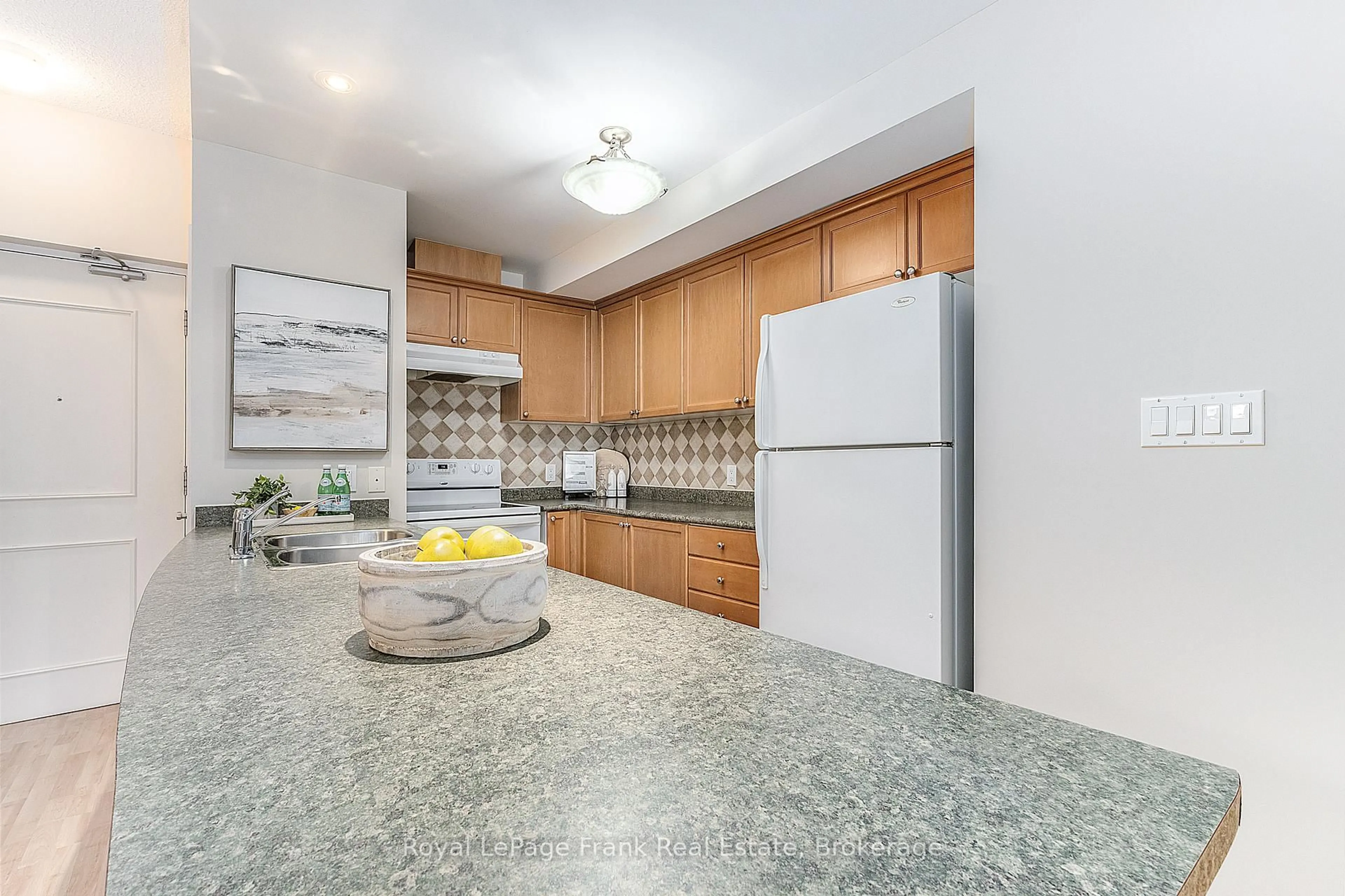 Standard kitchen, unknown for 220 Main St #207, Uxbridge Ontario L9P 0B6