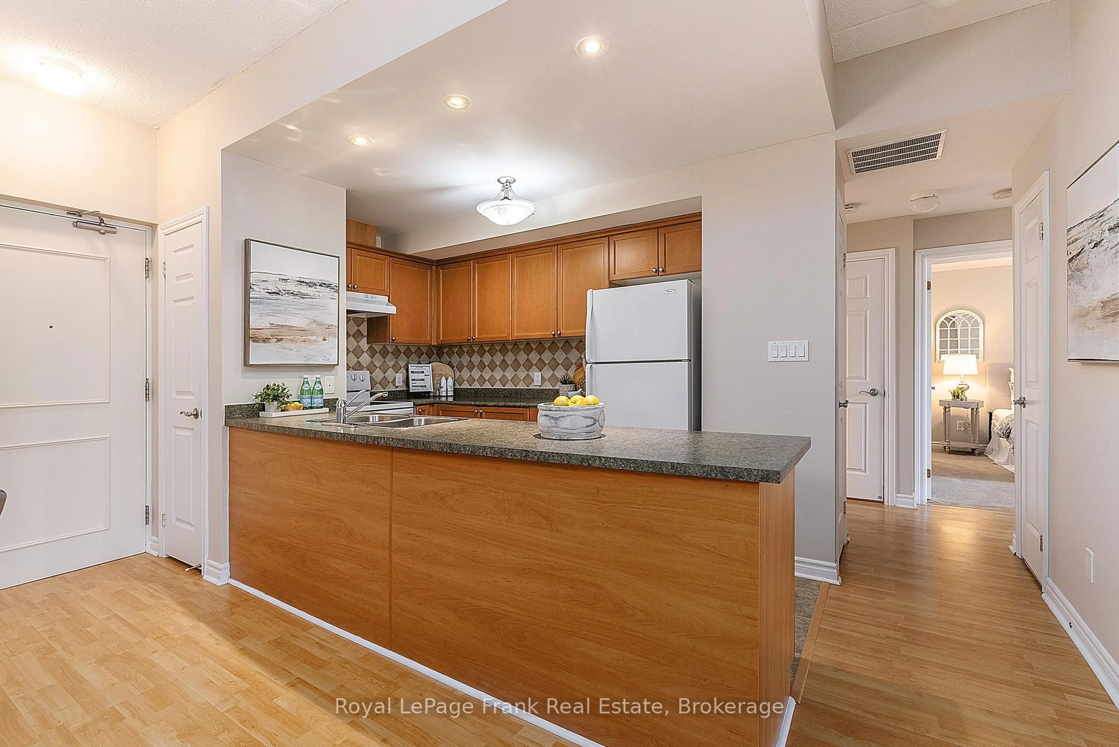 Open concept kitchen, wood/laminate floor for 220 Main St #207, Uxbridge Ontario L9P 0B6