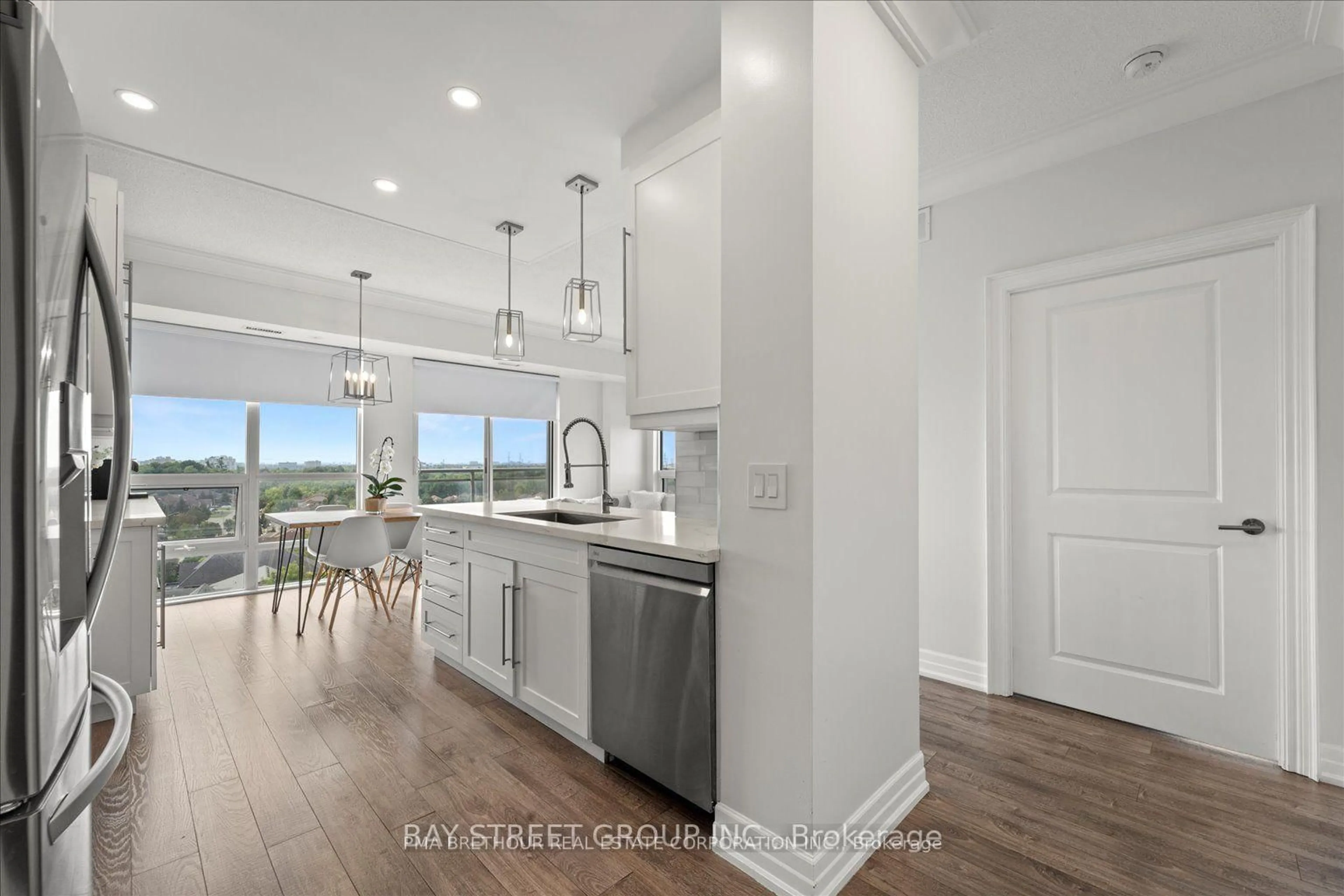 Open concept kitchen, ceramic/tile floor for 7730 Kipling Ave #902, Vaughan Ontario L4L 1Y9