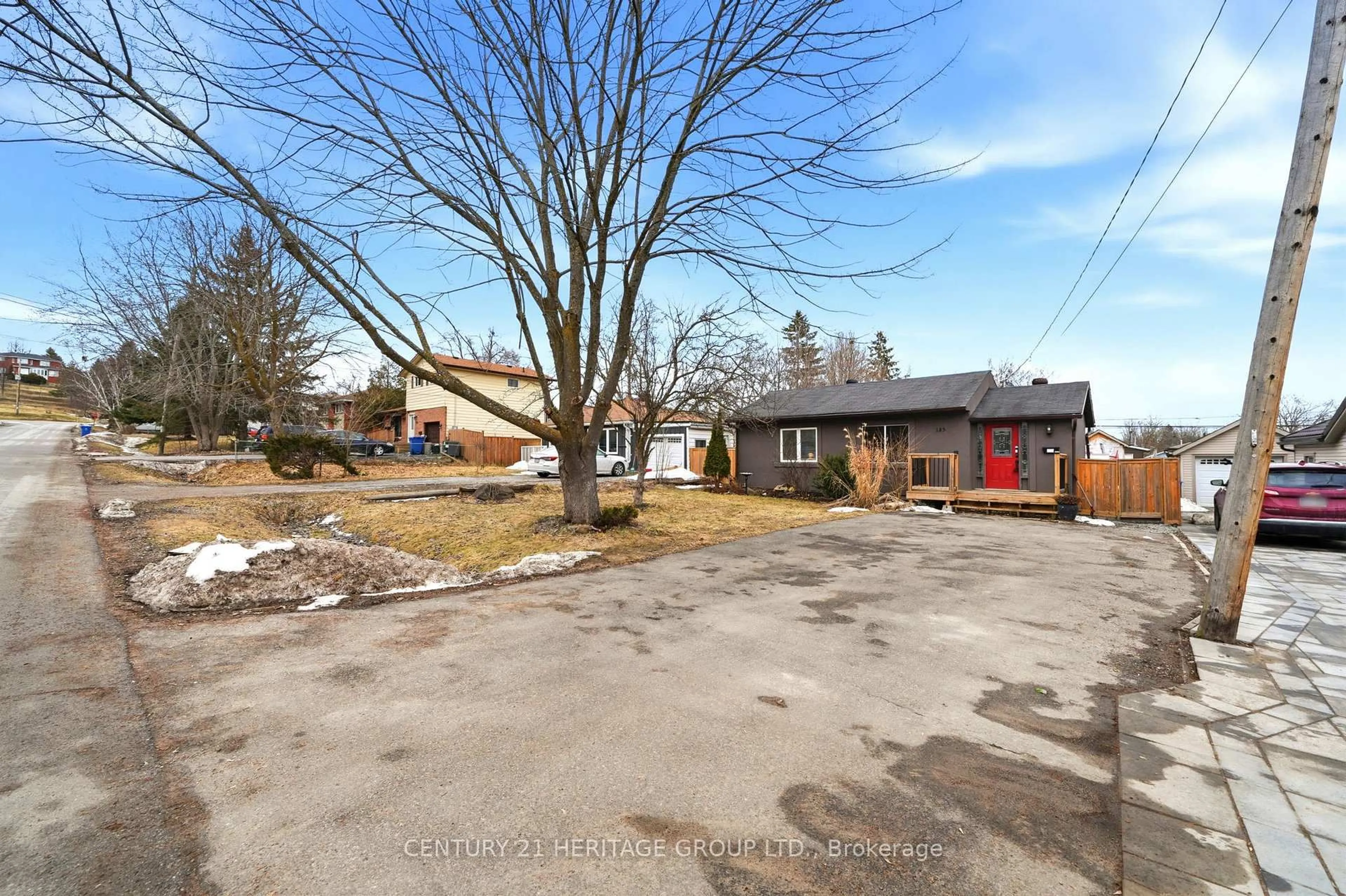 A pic from outside/outdoor area/front of a property/back of a property/a pic from drone, street for 143 Silas Blvd, Georgina Ontario L4P 2K2