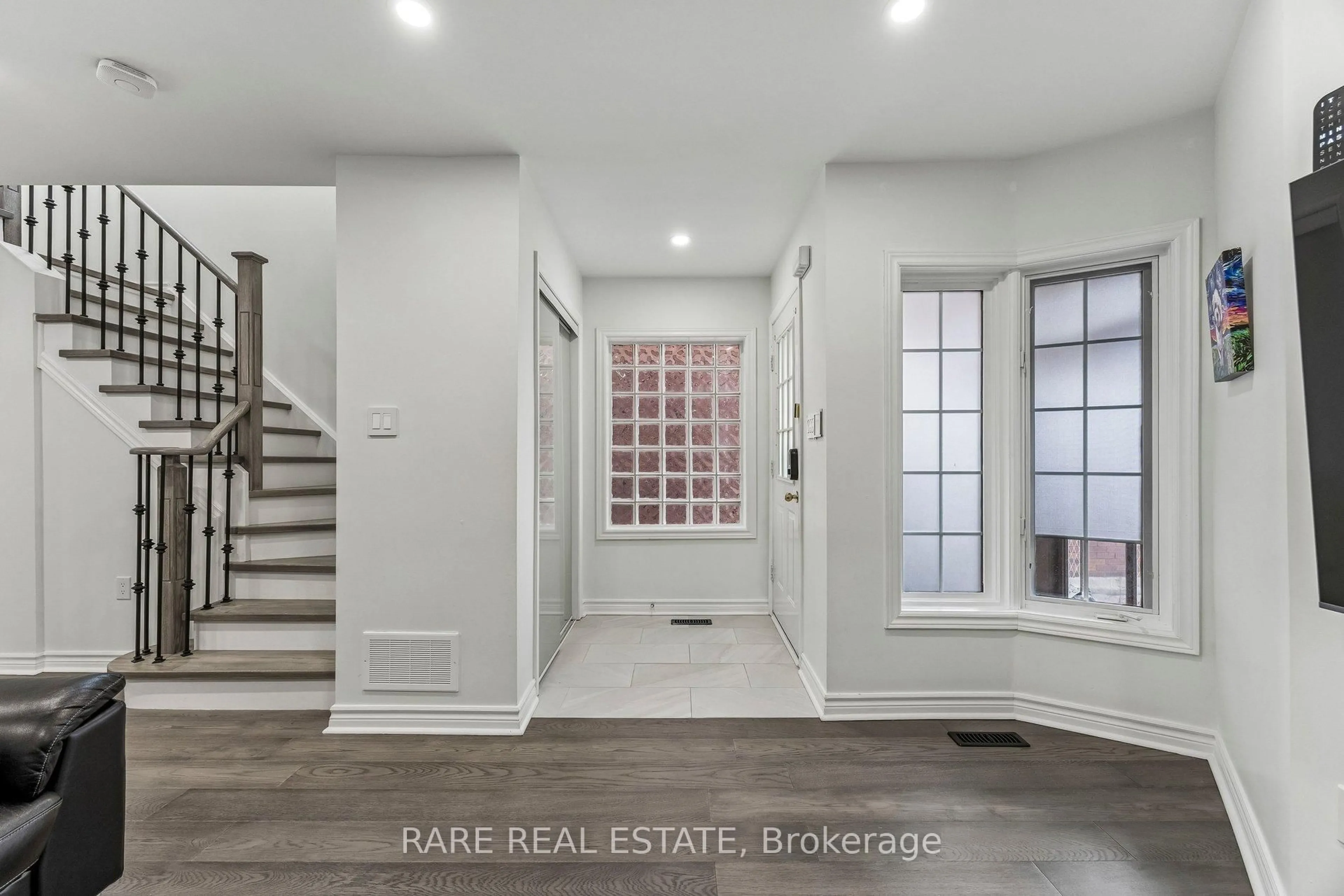 Indoor entryway for 276 Milliken Meadows Dr, Markham Ontario L3R 0W2