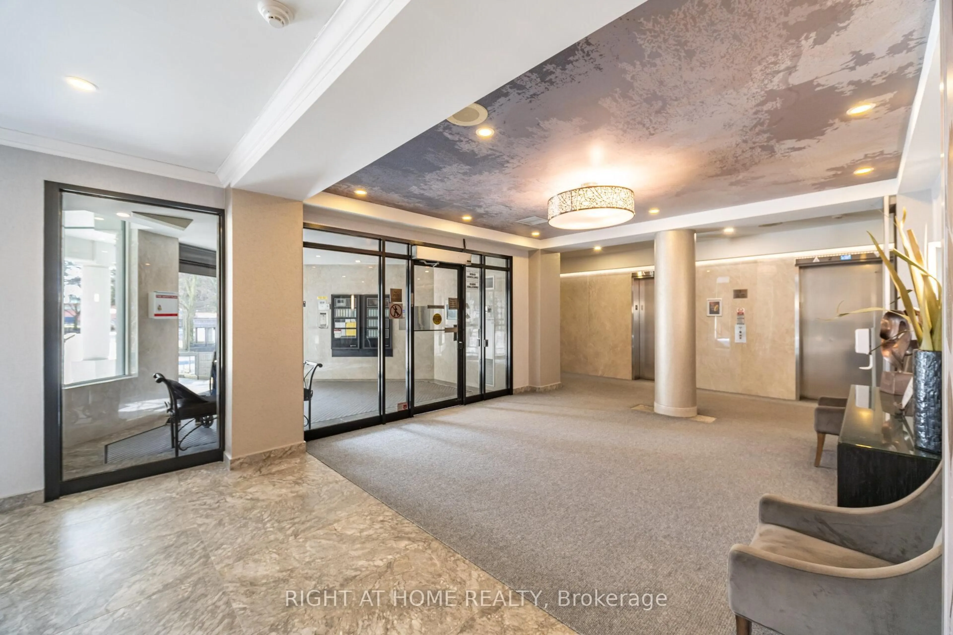 Indoor foyer for 120 Promenade Circ #711, Vaughan Ontario L4J 7W9