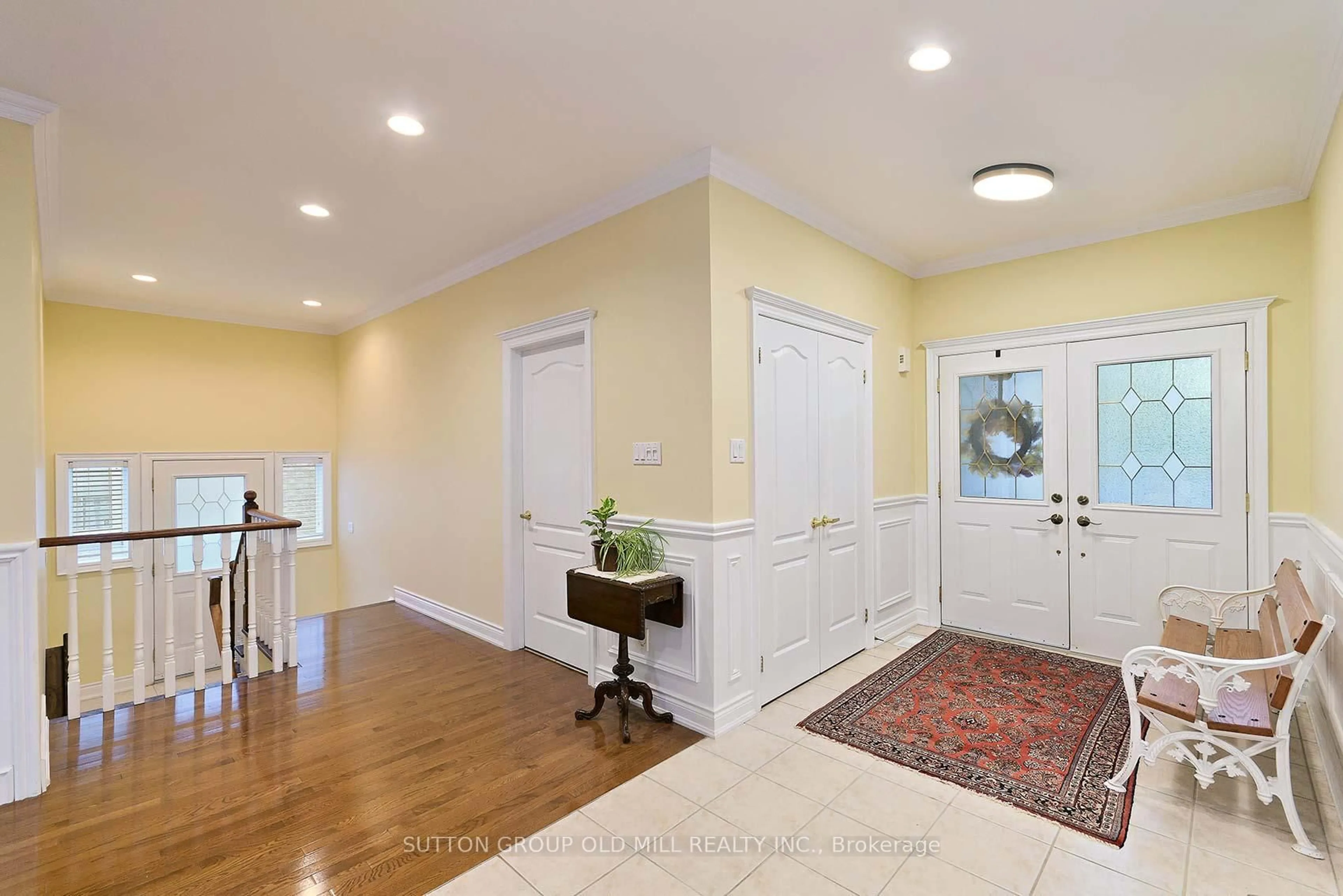 Indoor entryway for 128 Carmela Ave, Richmond Hill Ontario L4E 2V6