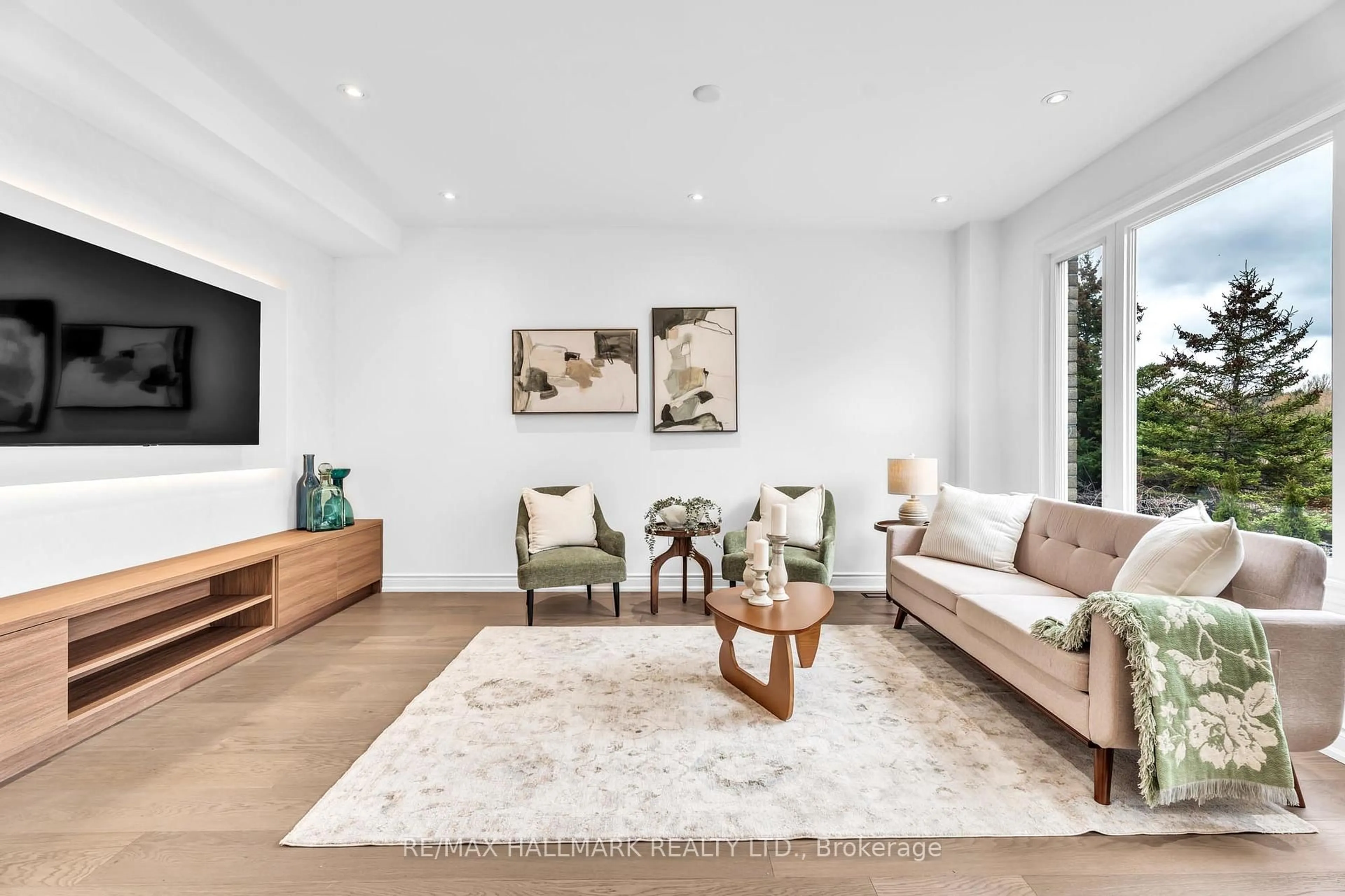 Living room with furniture, unknown for 51 Verdi Rd, Richmond Hill Ontario L4E 4P7