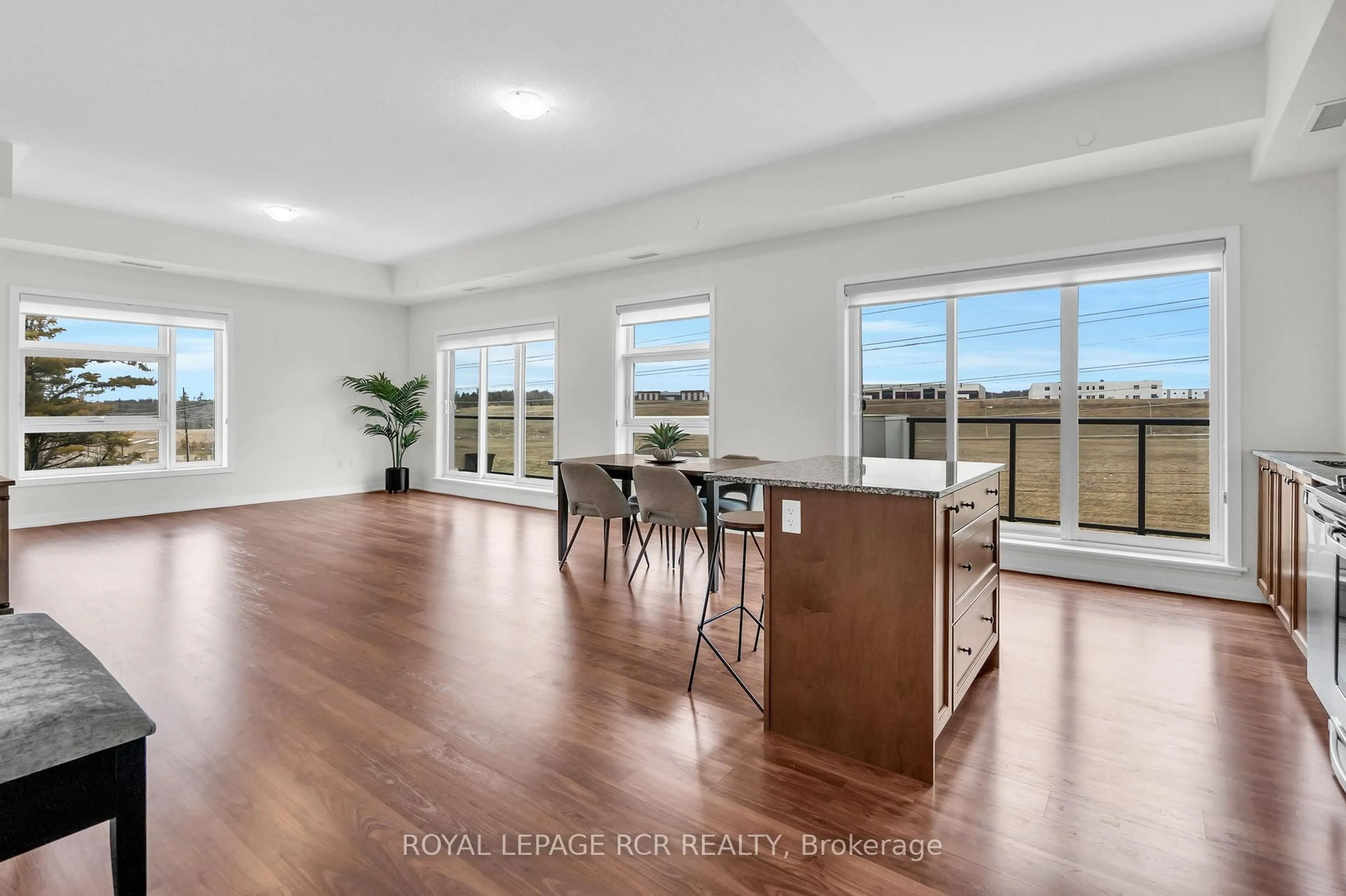 Open concept kitchen, wood/laminate floor for 555 William Graham Dr #413, Aurora Ontario L4G 3H9